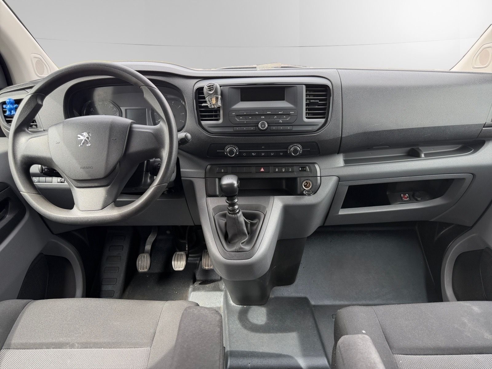 PEUGEOT Traveller 2.0 BlueHDi Allure Standard-image-9