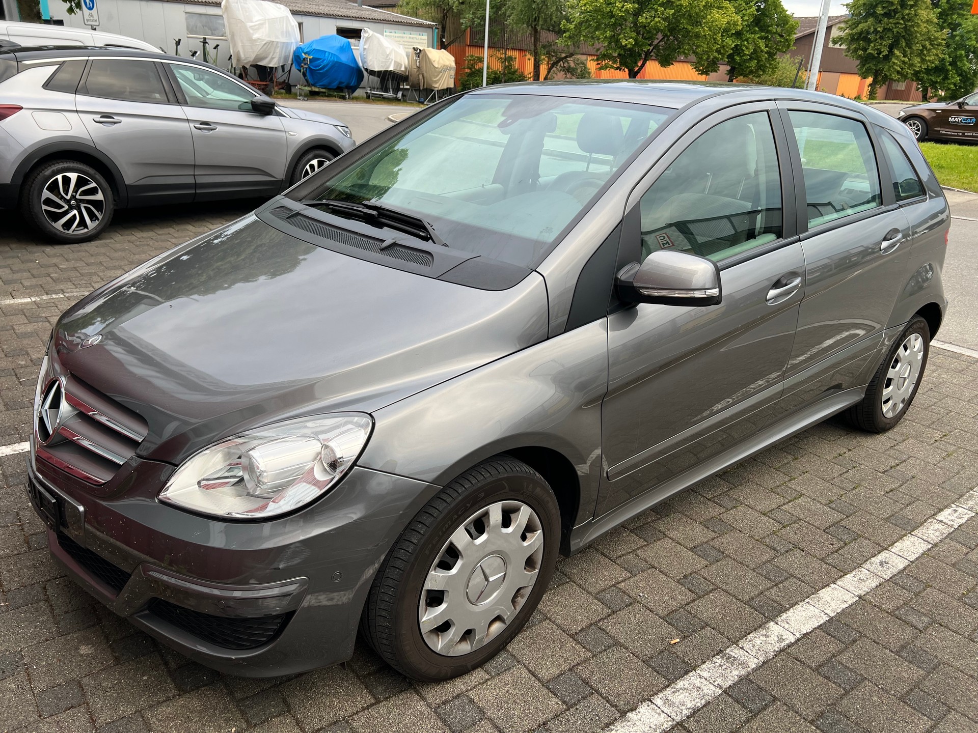 MERCEDES-BENZ B 200 Autotronic-image-1