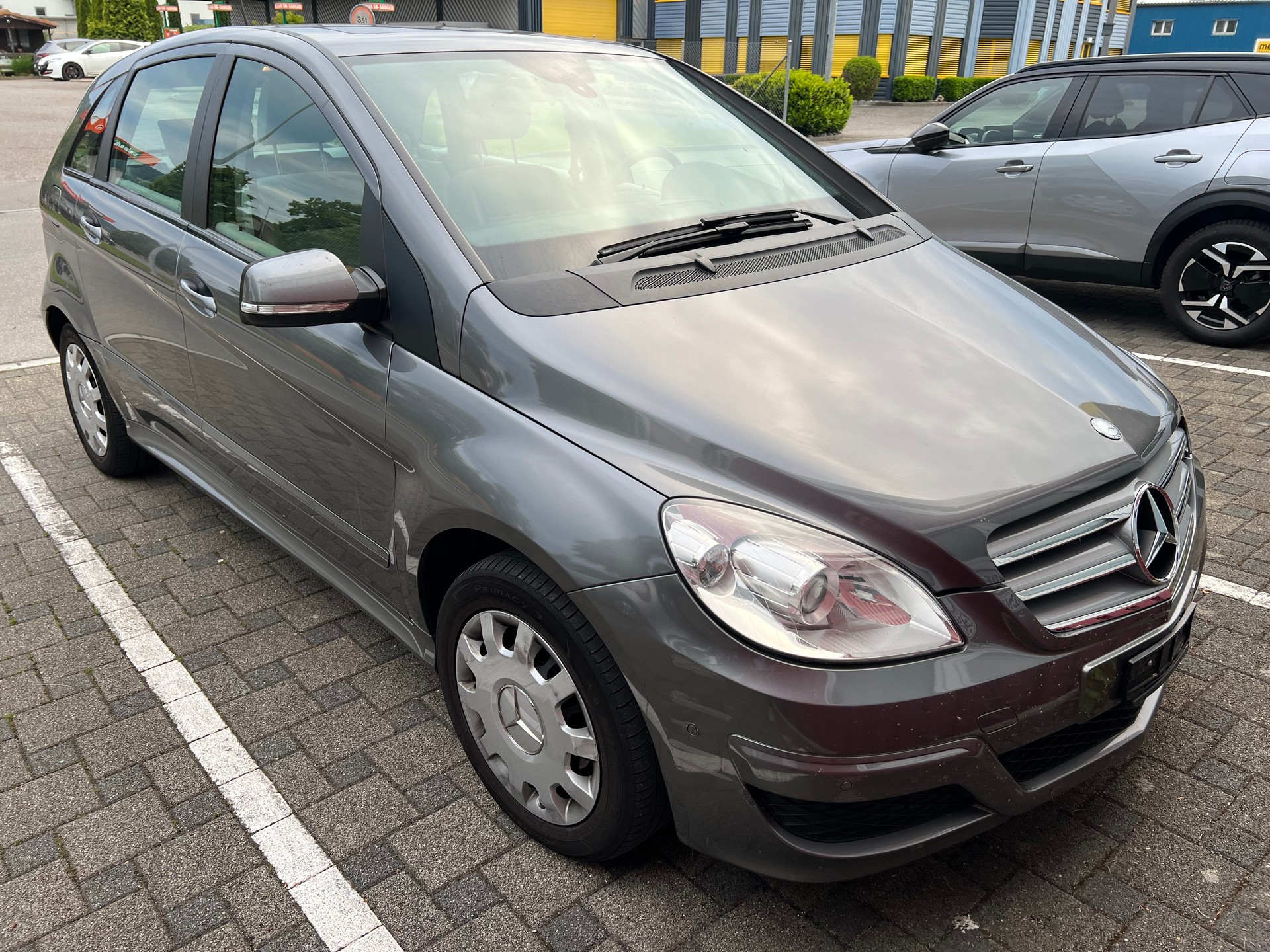 MERCEDES-BENZ B 200 Autotronic-image-0