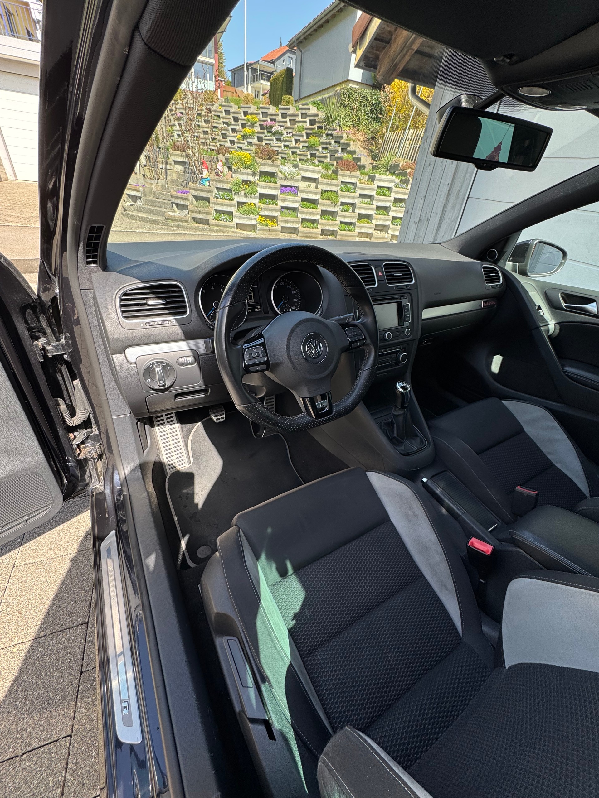 VW 2.0 TSI R 4motion-image-2