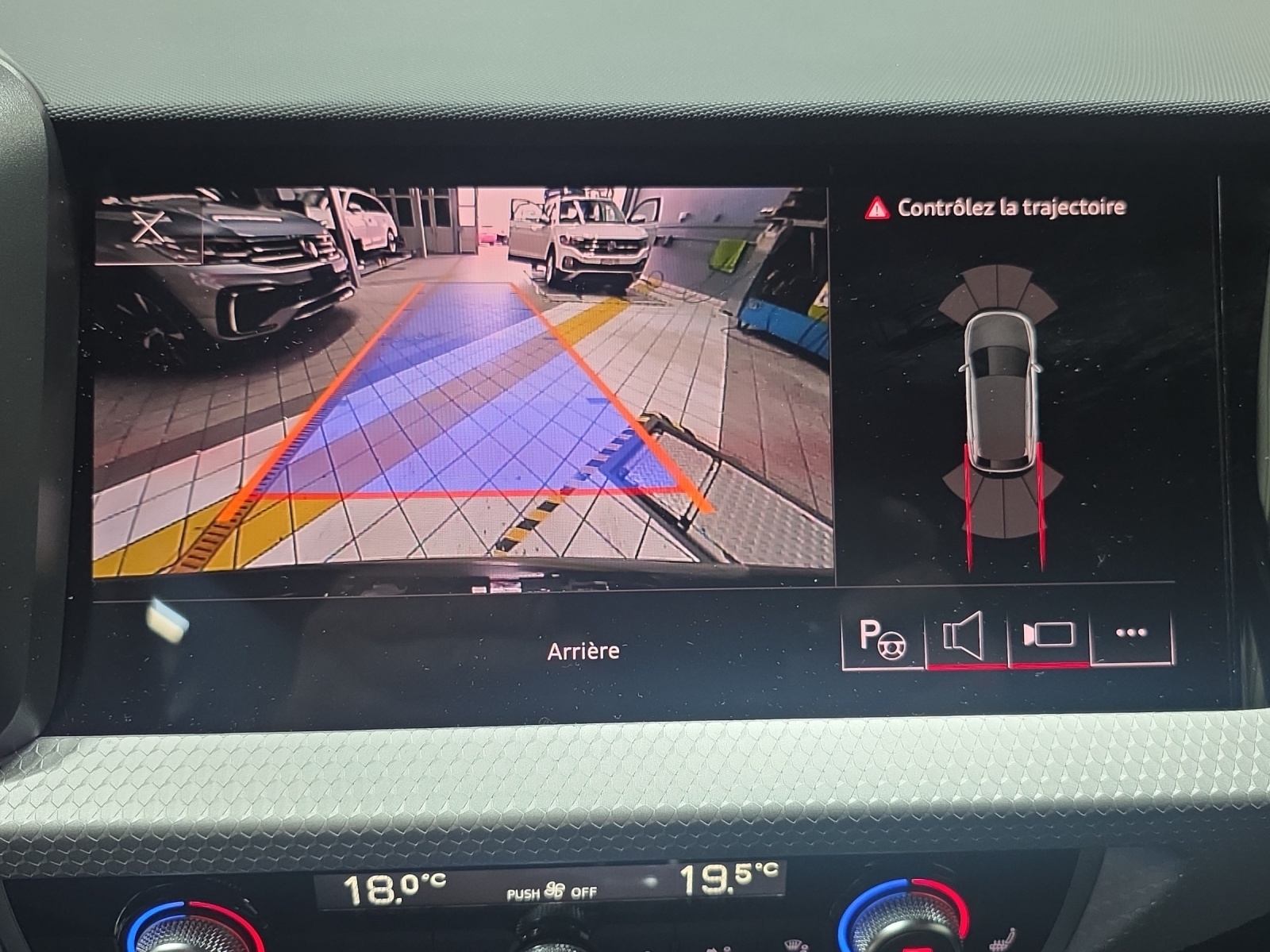 AUDI A1 City Carver30 TFSI Attraction-image-14