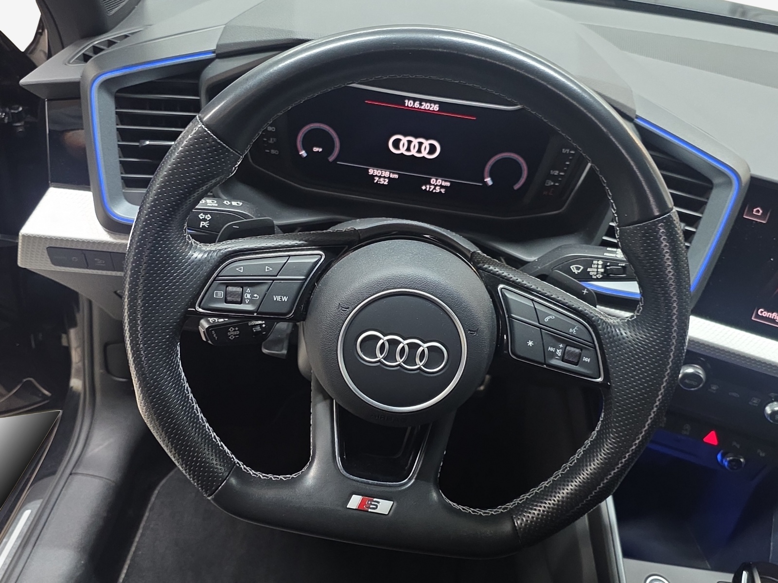 AUDI A1 City Carver30 TFSI Attraction-image-9