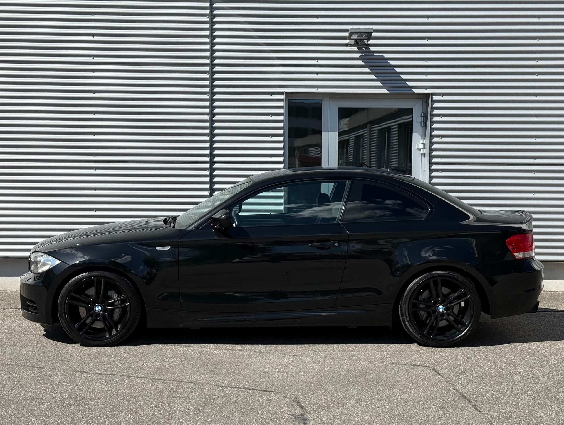 BMW 135i Coupé DSG-image-1