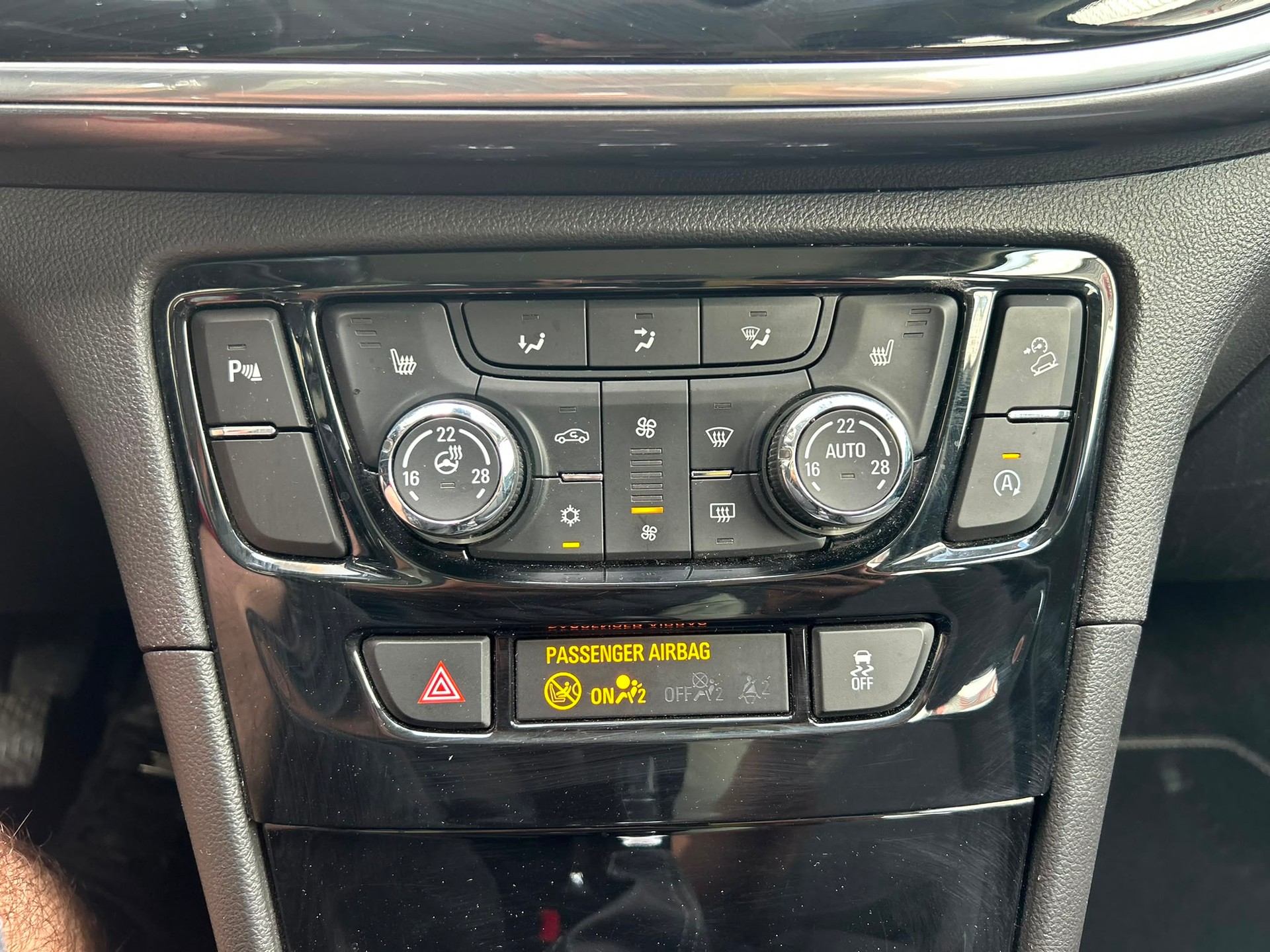 OPEL Mokka X 1.4i 16V Turbo Ultimate 4WD-image-12