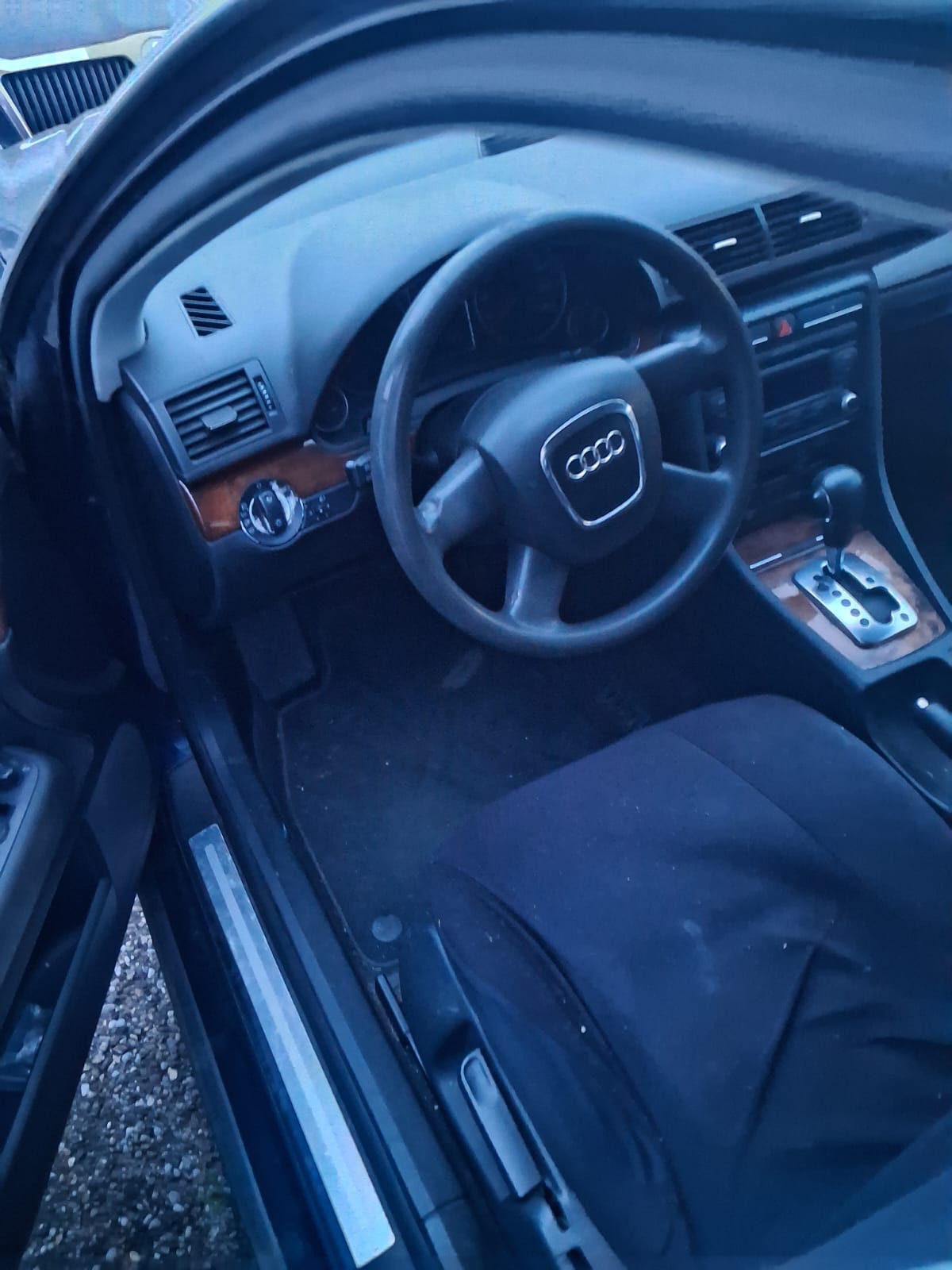AUDI A4-image-6