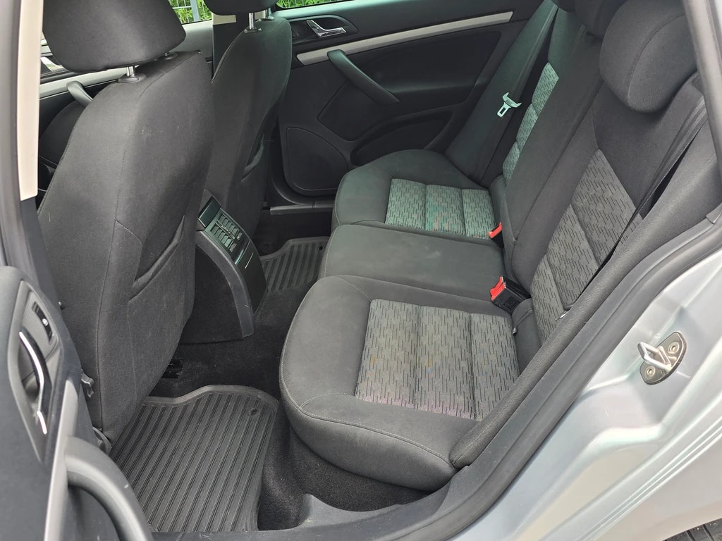 SKODA Octavia Combi 1.6 TDI Ambition 4x4-image-8