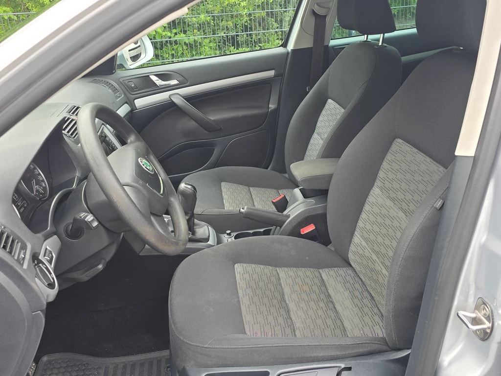 SKODA Octavia Combi 1.6 TDI Ambition 4x4-image-9