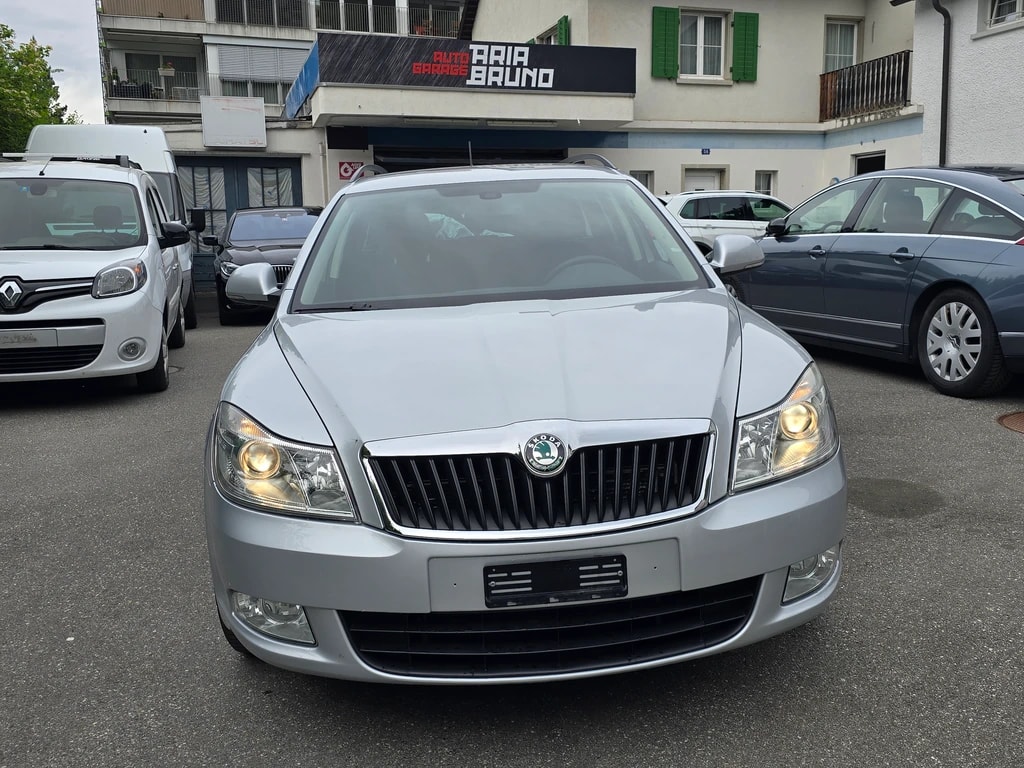 SKODA Octavia Combi 1.6 TDI Ambition 4x4-image-1