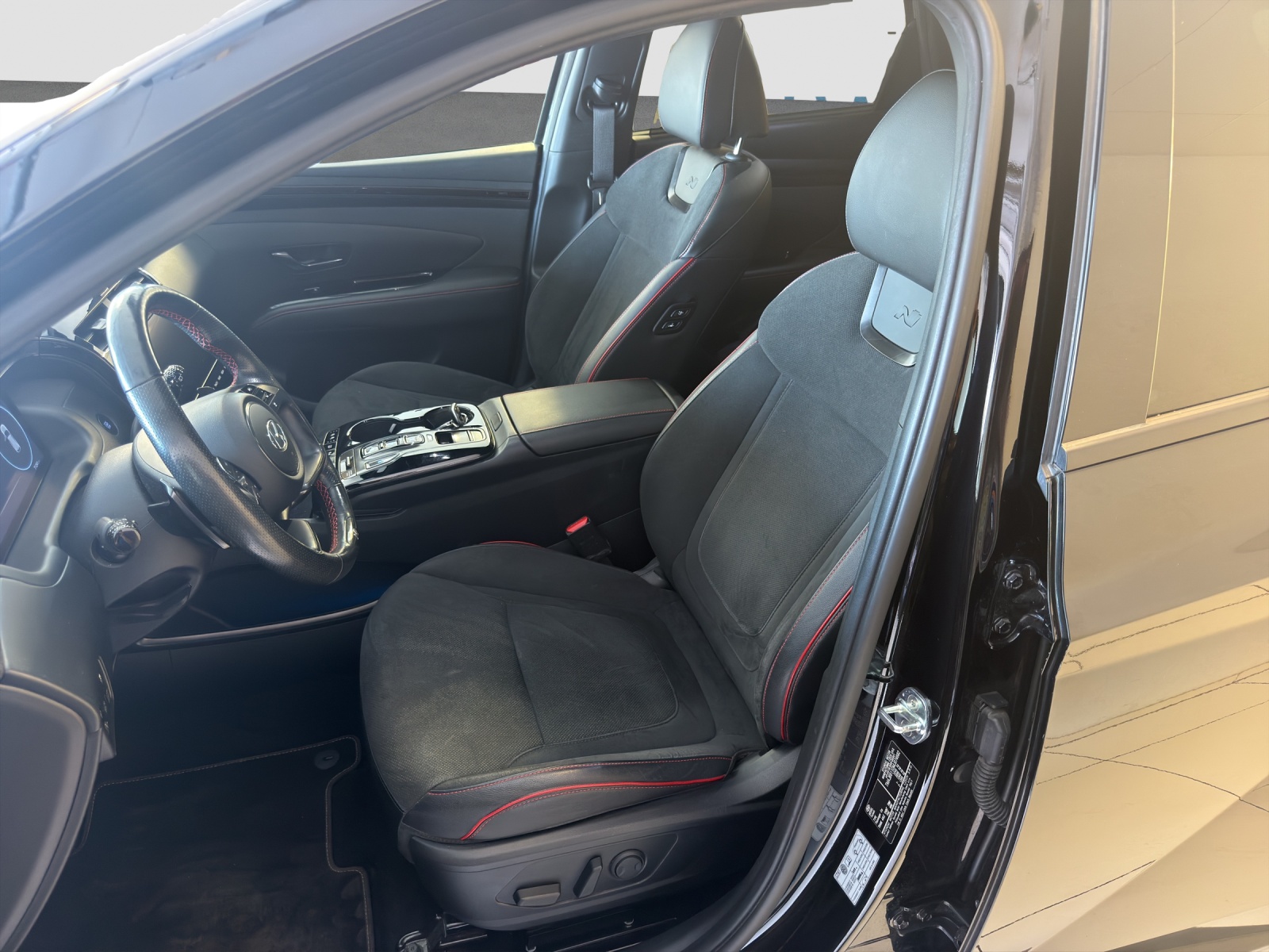 HYUNDAI TUCSON 1.6 T-GDi HEV N-Line 4WD-image-8
