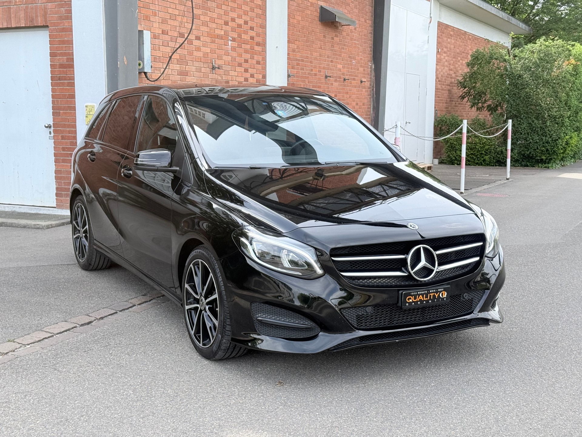 MERCEDES-BENZ B 200 CDI AMG Line 7G-DCT-image-2