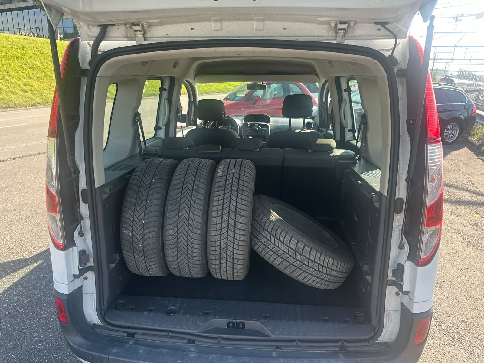 RENAULT Kangoo 1.5 dCi Swiss Edition-image-4