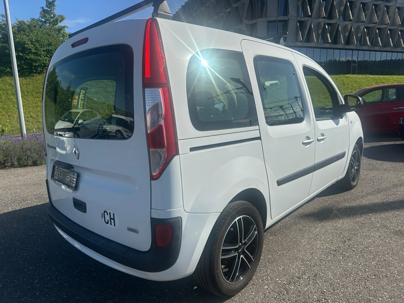 RENAULT Kangoo 1.5 dCi Swiss Edition-image-3