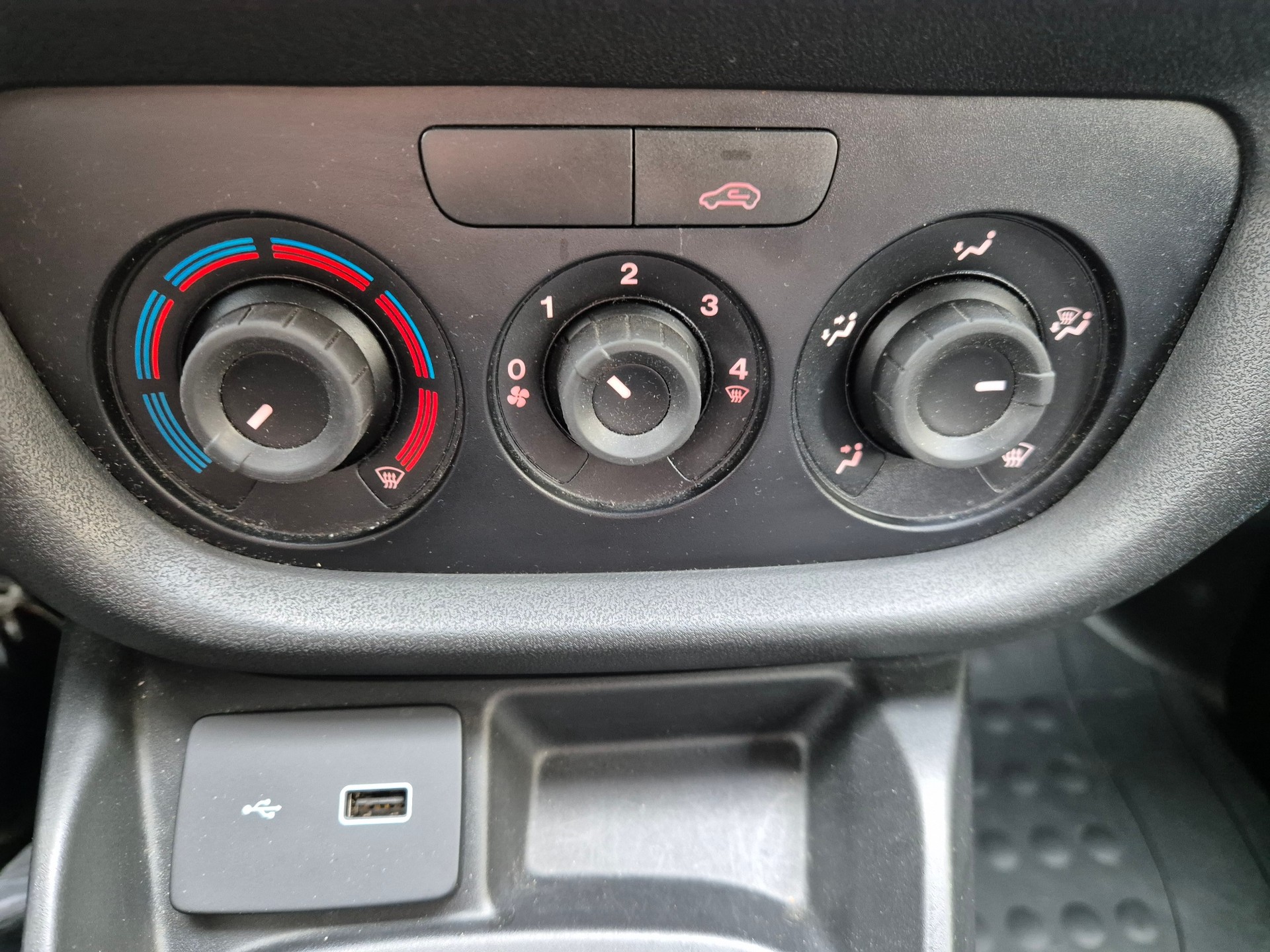 FIAT Doblò 1.3 Multijet Cargo Easy Pro-image-16