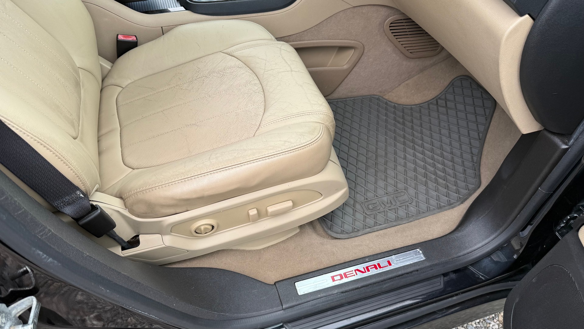 GMC Acadia 3.6 AWD-image-12