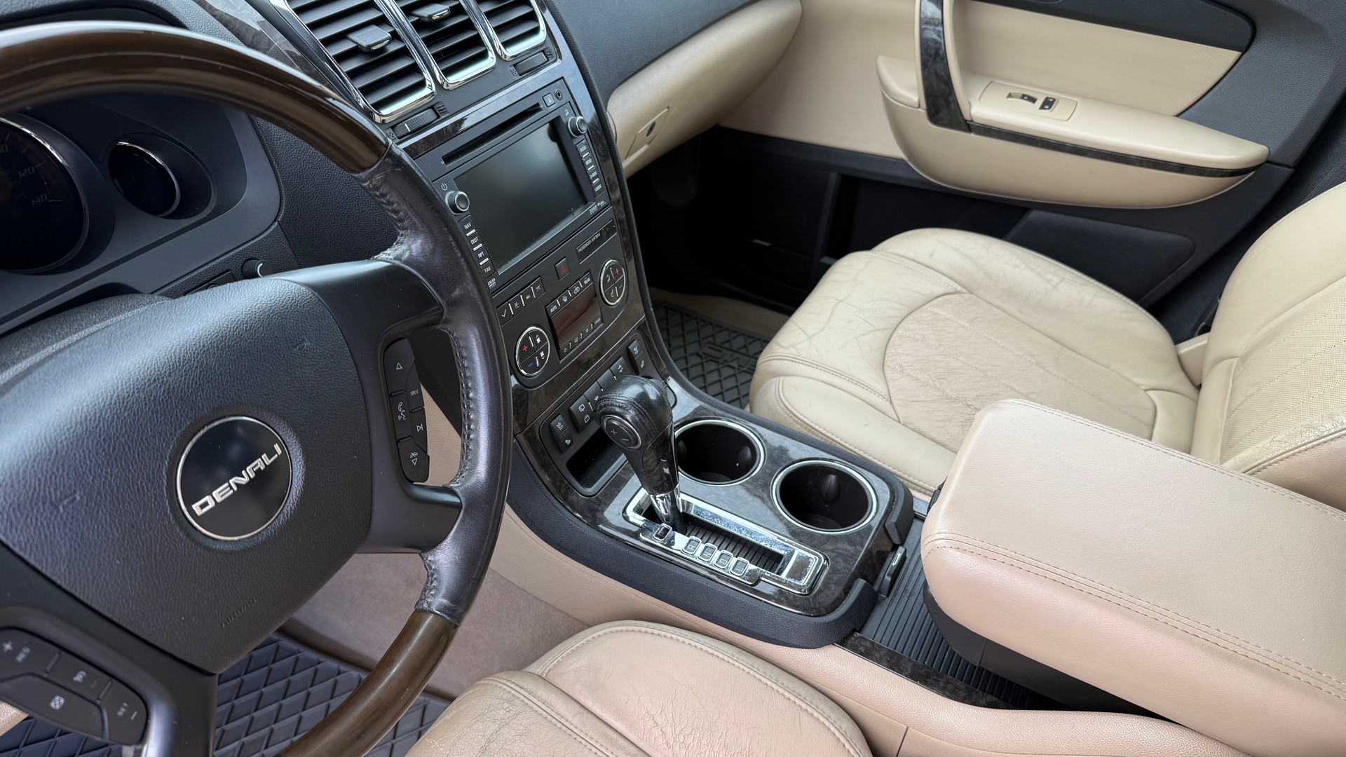 GMC Acadia 3.6 AWD-image-2