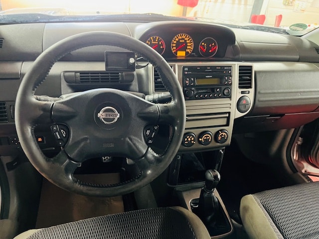 NISSAN X-Trail 2.2 DCI Columbia 4WD-image-11