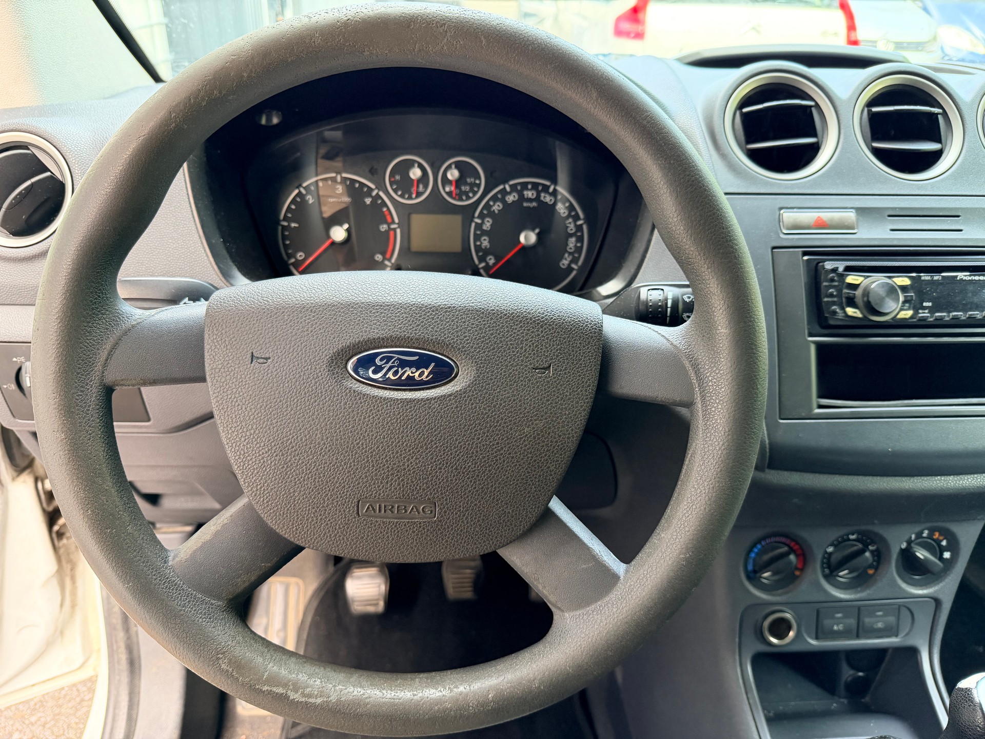 FORD TOURNEO CONNECT-image-9