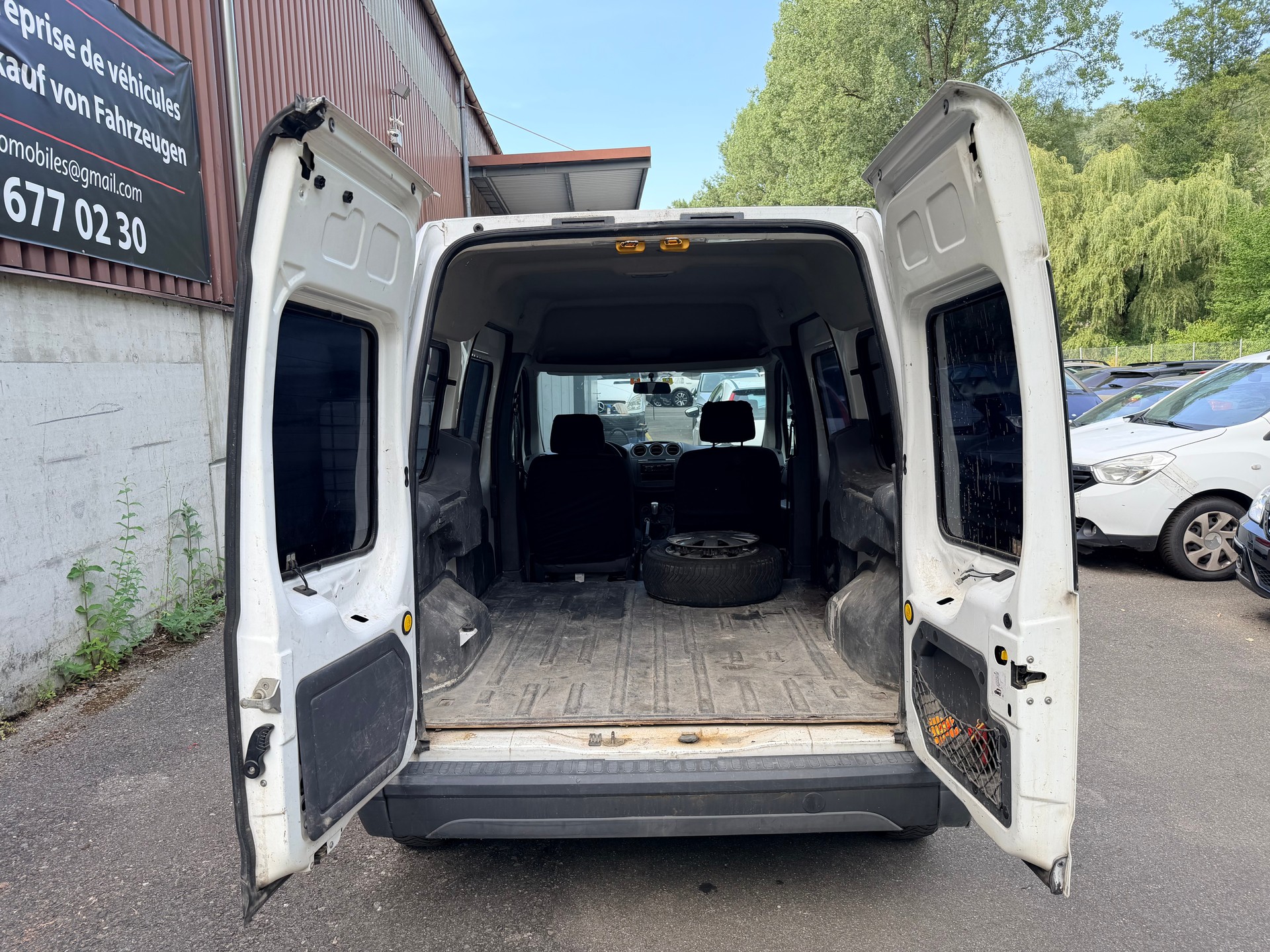 FORD TOURNEO CONNECT-image-5