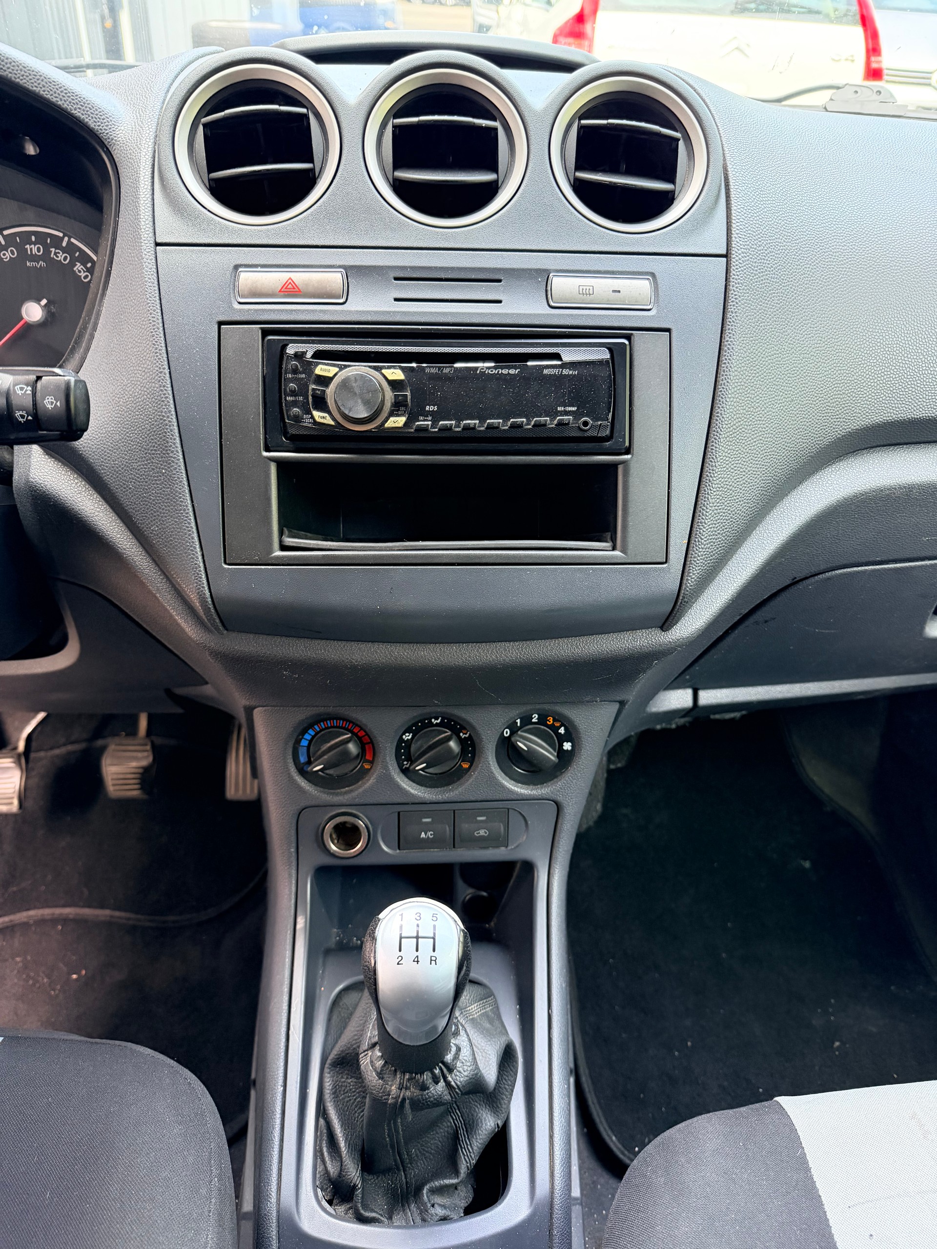 FORD TOURNEO CONNECT-image-8