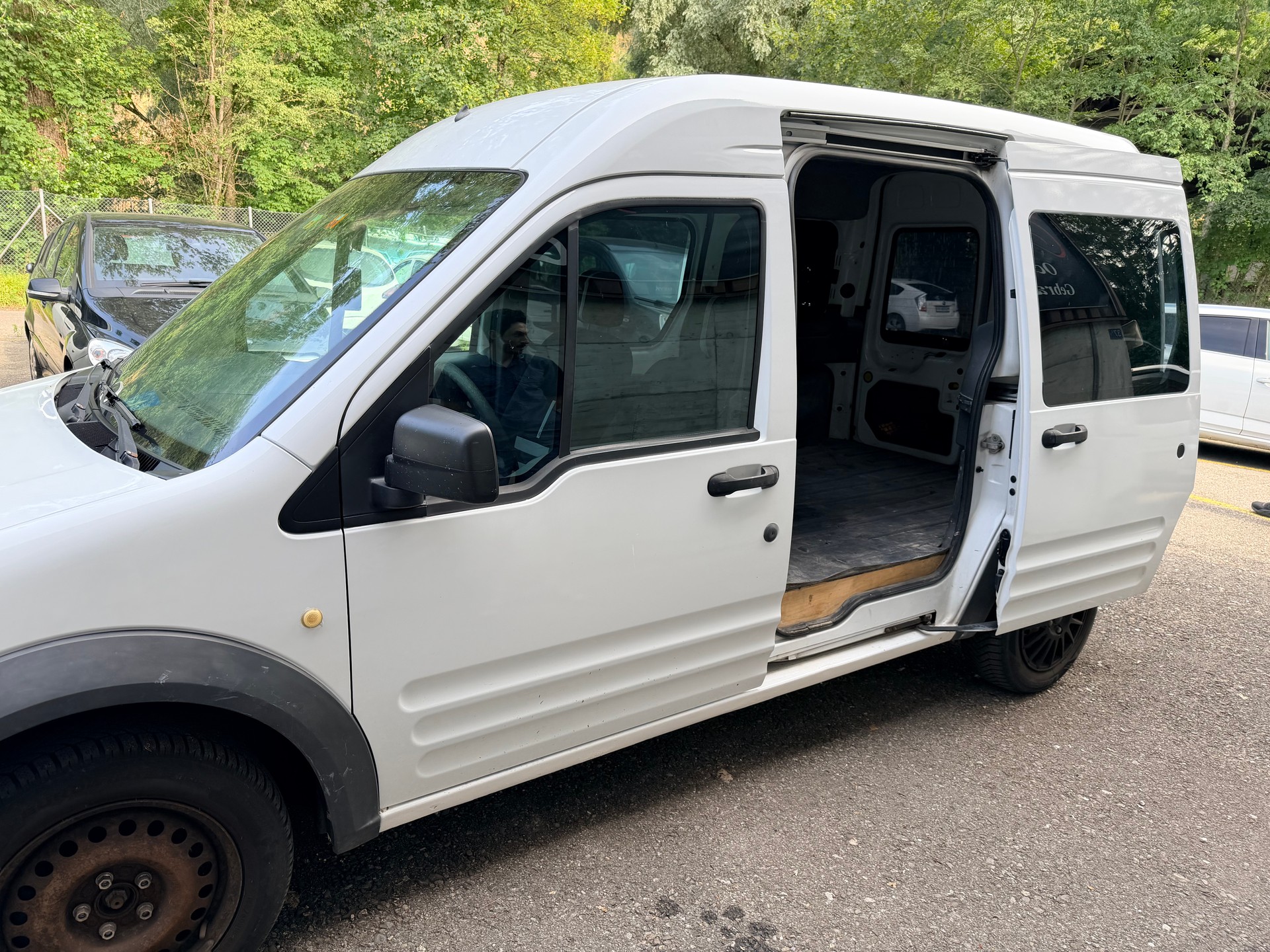 FORD TOURNEO CONNECT-image-4