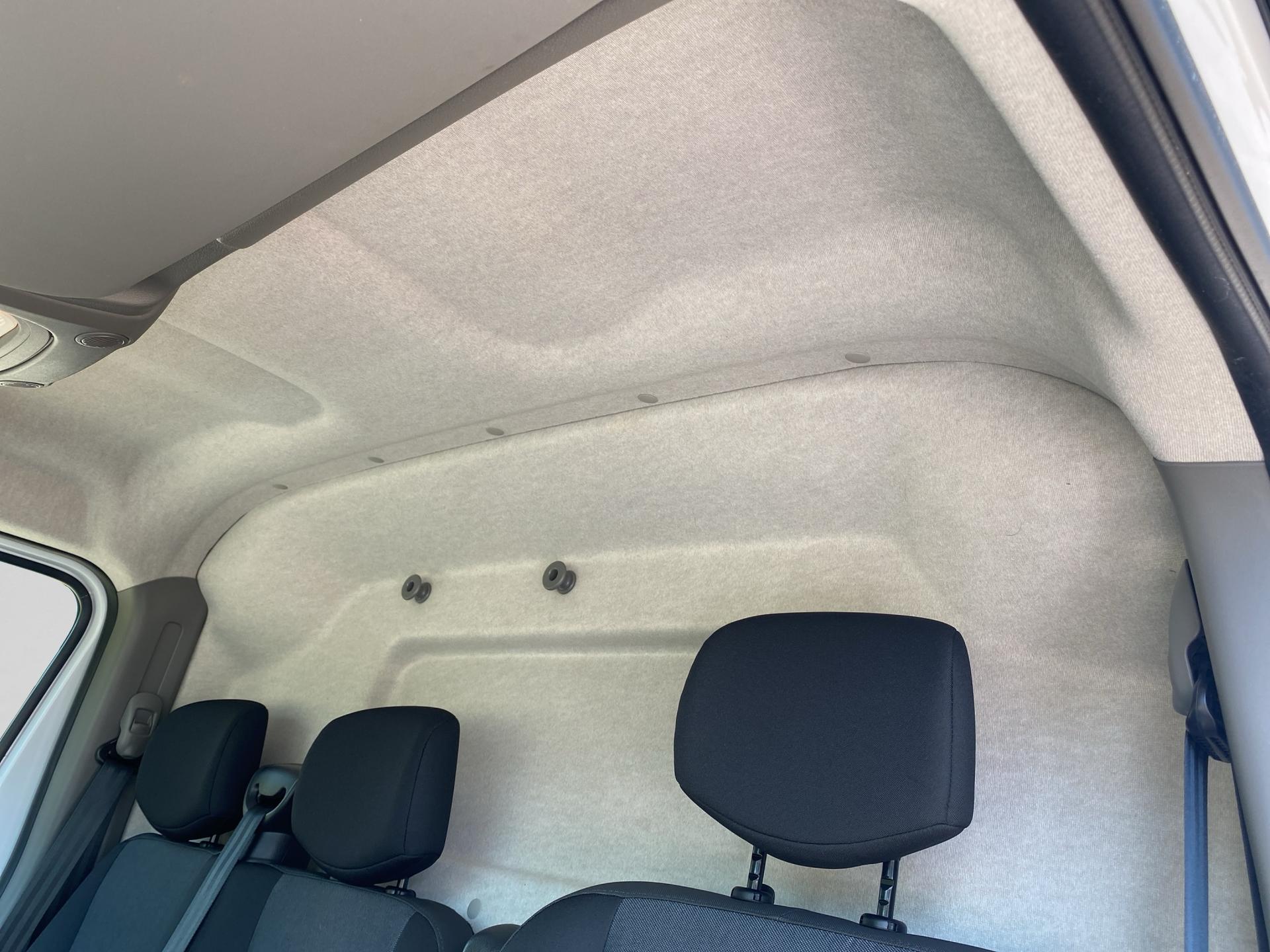 RENAULT Master T35 2.3 Blue dCi 135 L2H2-image-15