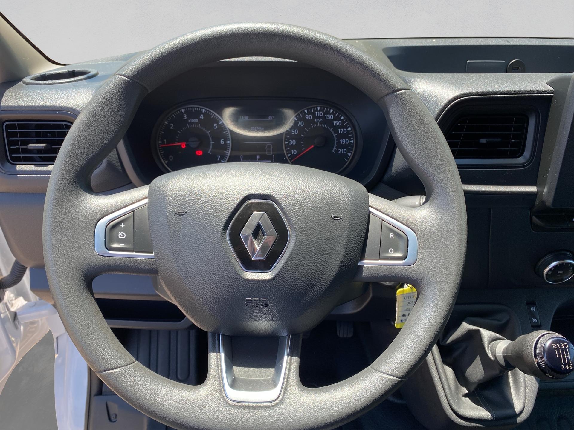 RENAULT Master T35 2.3 Blue dCi 135 L2H2-image-9