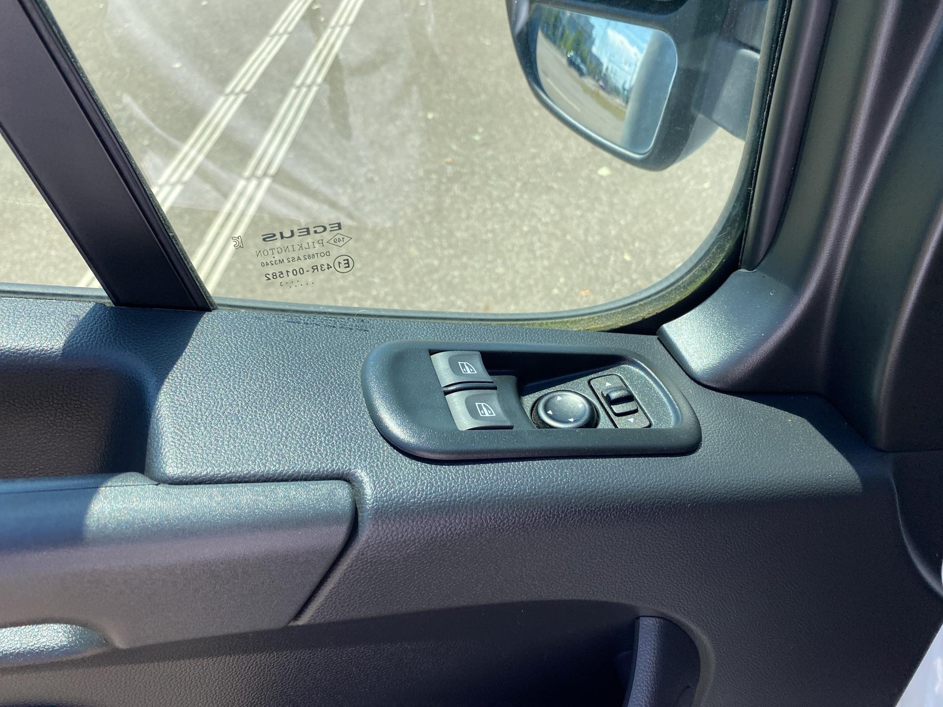 RENAULT Master T35 2.3 Blue dCi 135 L2H2-image-14