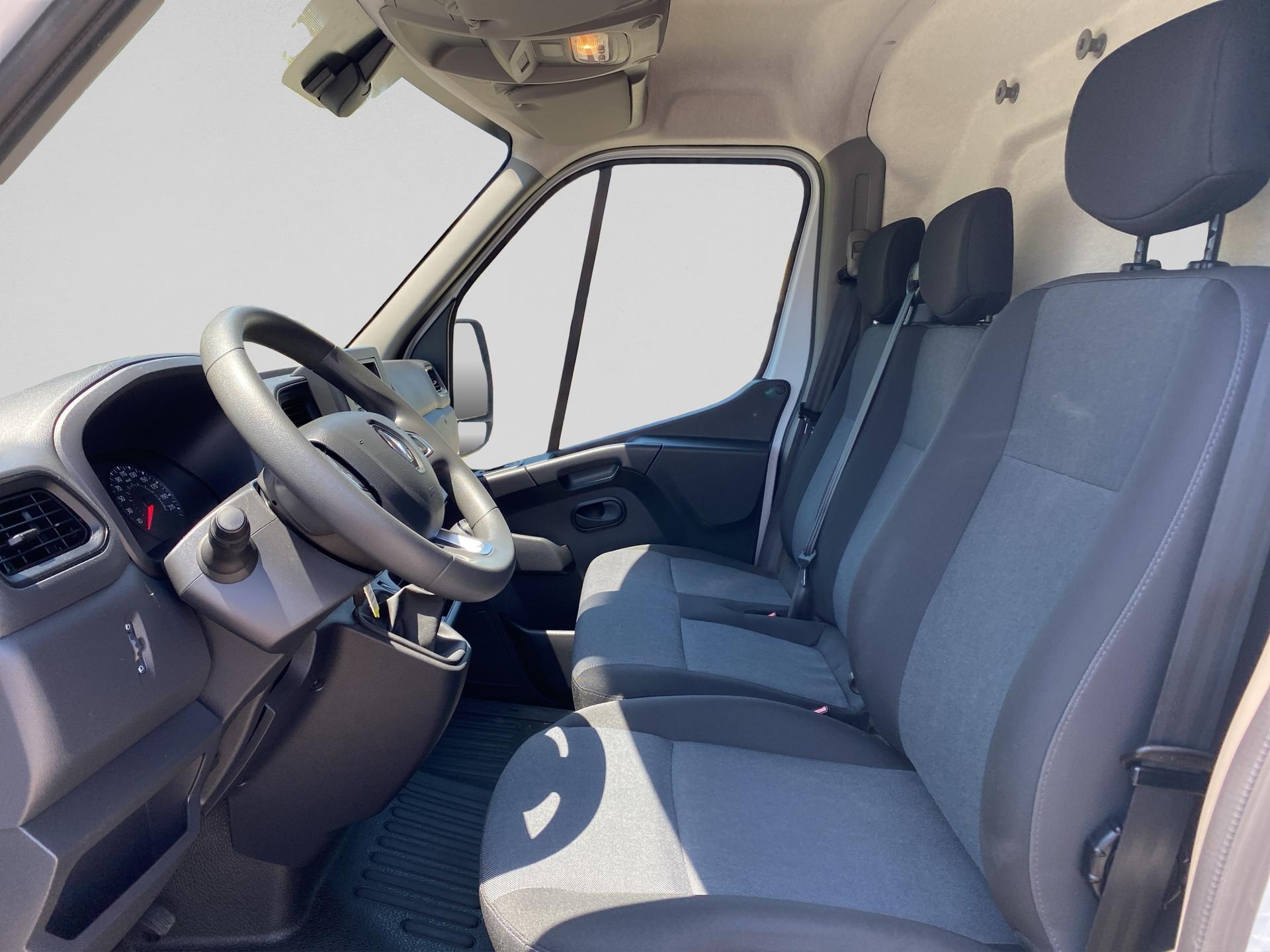 RENAULT Master T35 2.3 Blue dCi 135 L2H2-image-8