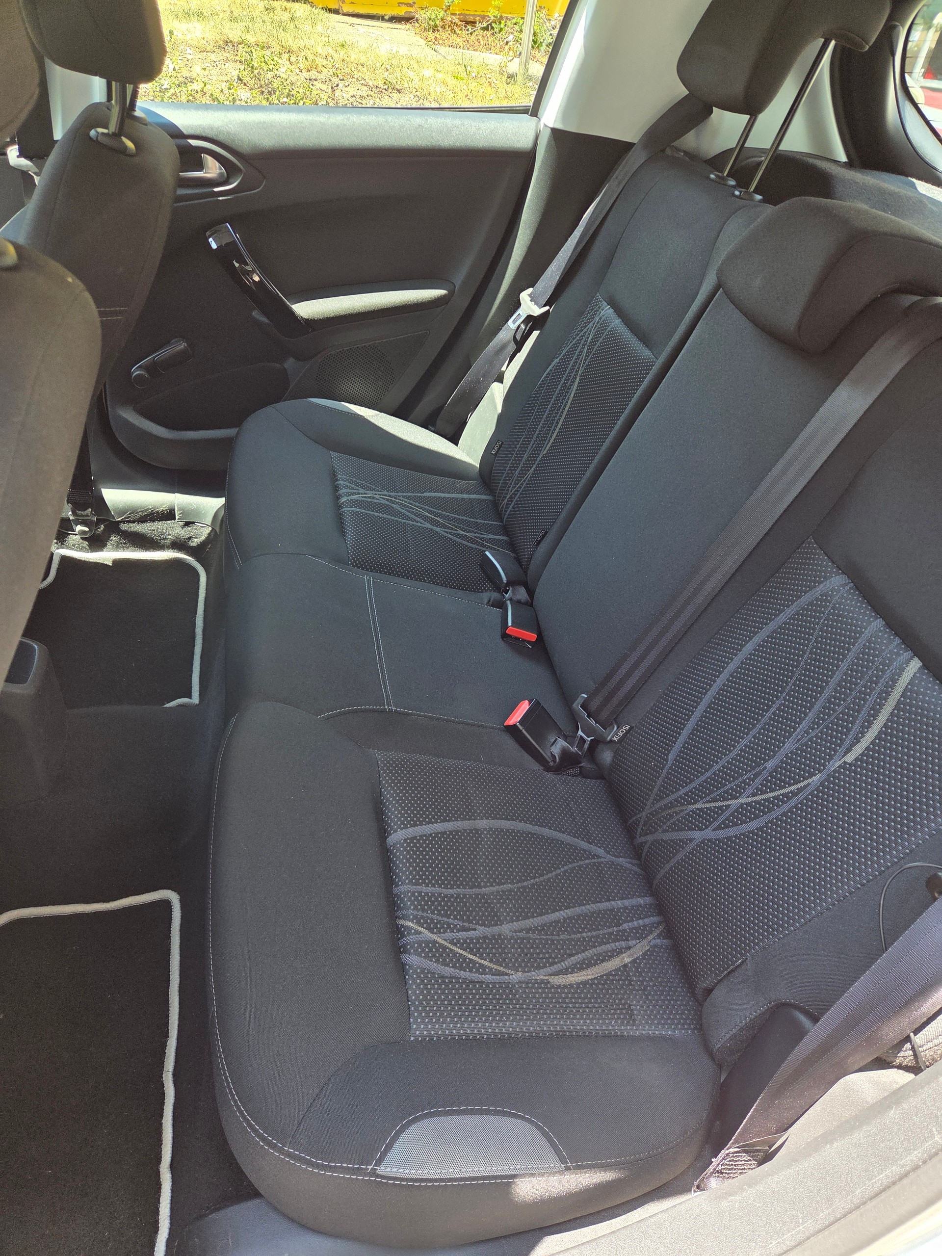 PEUGEOT 1.2 VTi Active-image-3