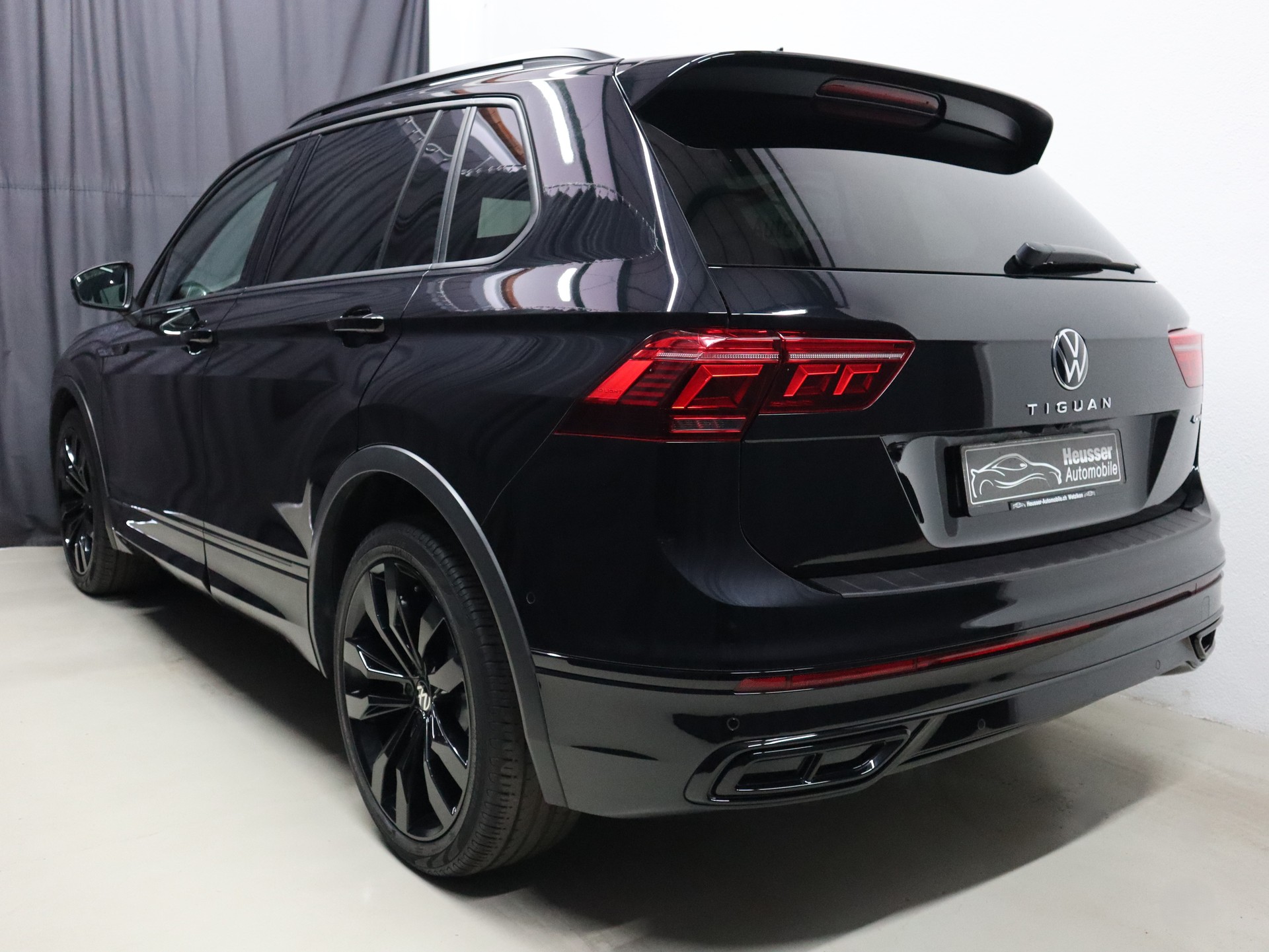 VW Tiguan 2.0TSI R-Line 4Motion DSG - Black Style - Panorama - Leder - Harman/Kardon - AHK - 360° Kamera - 245 PS-image-4