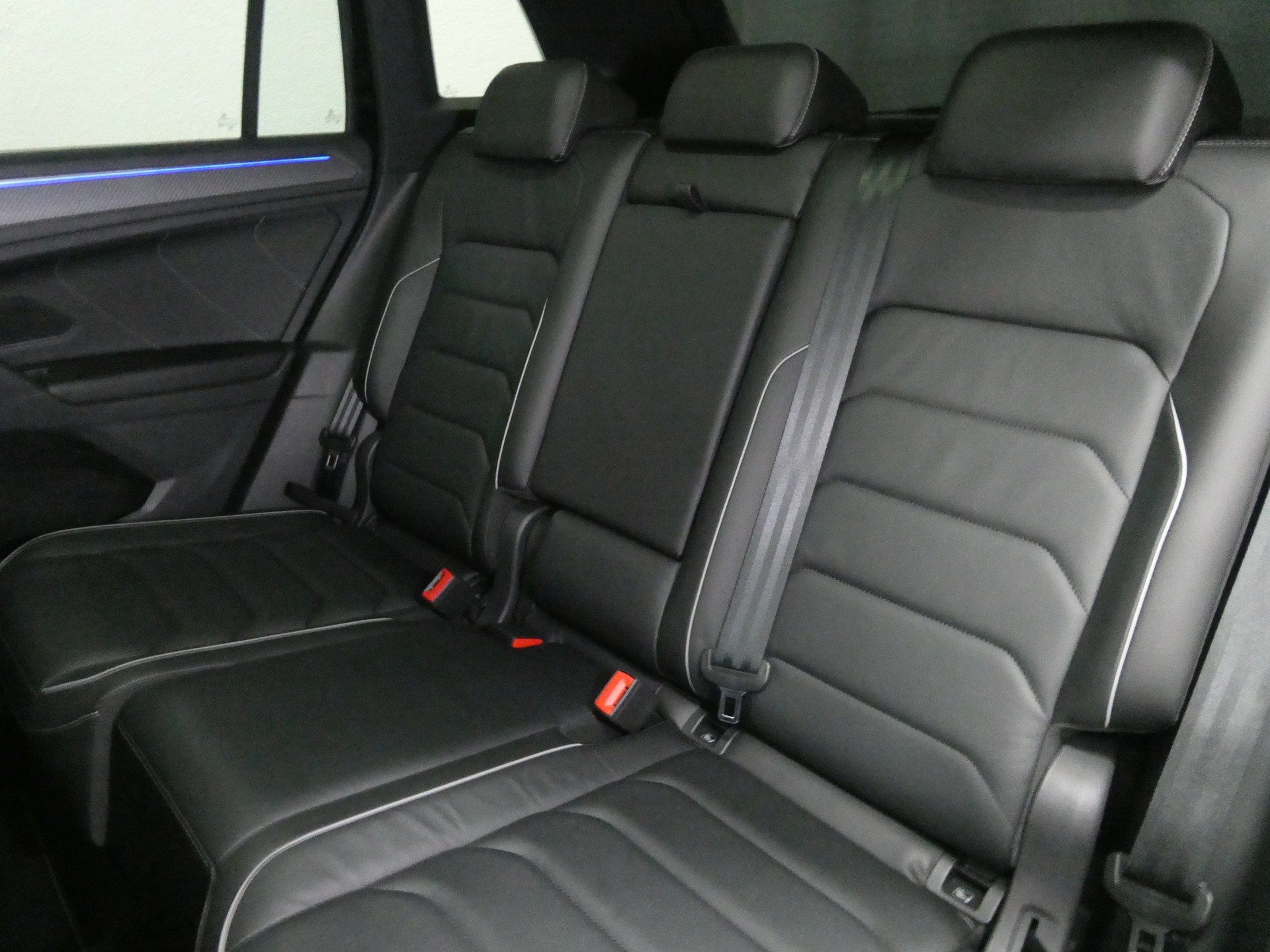 VW Tiguan 2.0TSI R-Line 4Motion DSG - Black Style - Panorama - Leder - Harman/Kardon - AHK - 360° Kamera - 245 PS-image-11