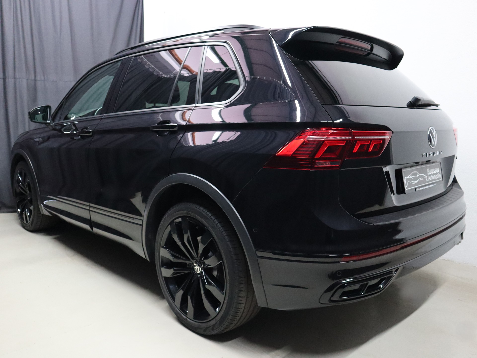 VW Tiguan 2.0TSI R-Line 4Motion DSG - Black Style - Panorama - Leder - Harman/Kardon - AHK - 360° Kamera - 245 PS-image-3