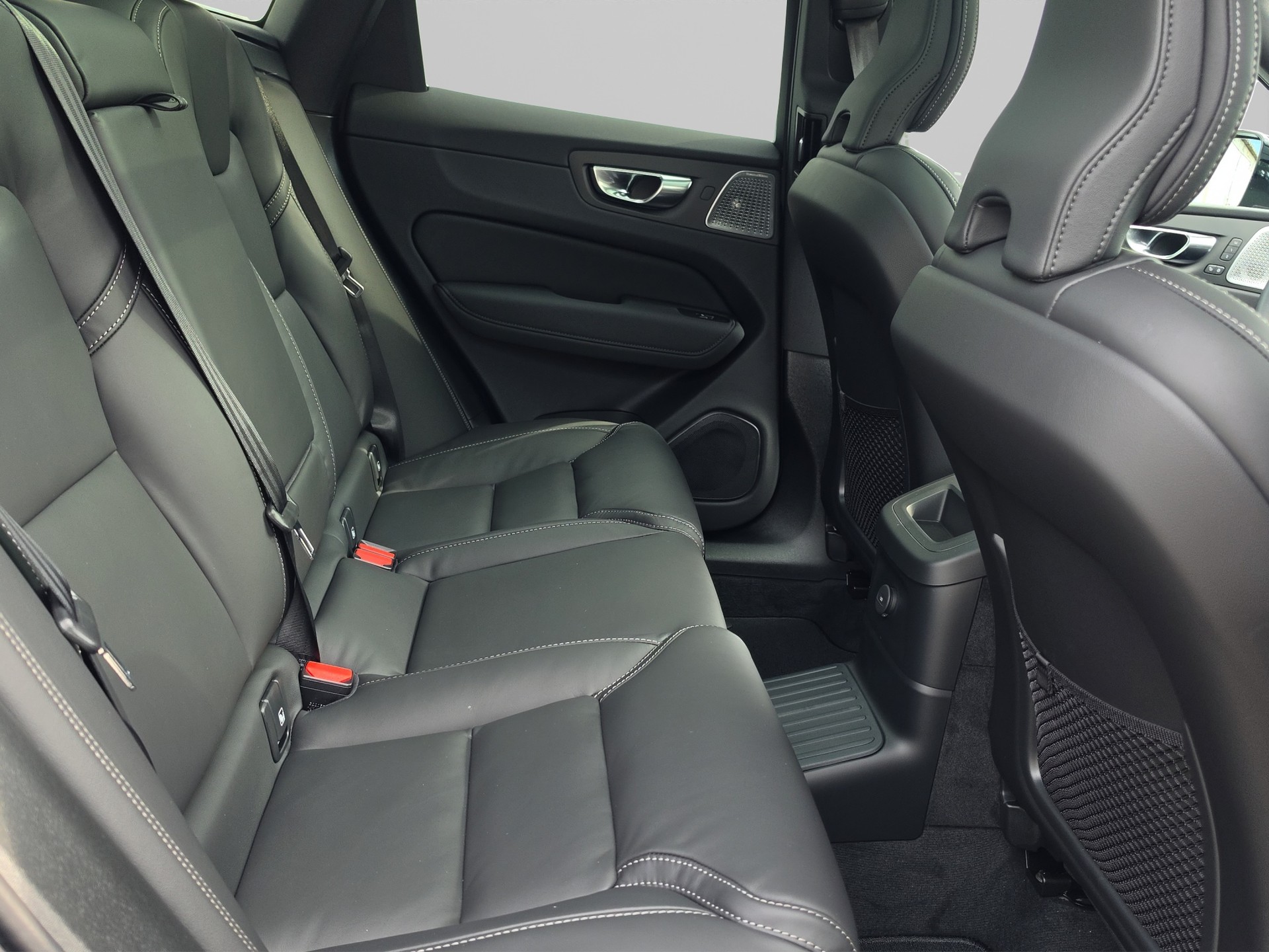 VOLVO XC60 2.0 T6 TE Black Edition eAWD-image-11