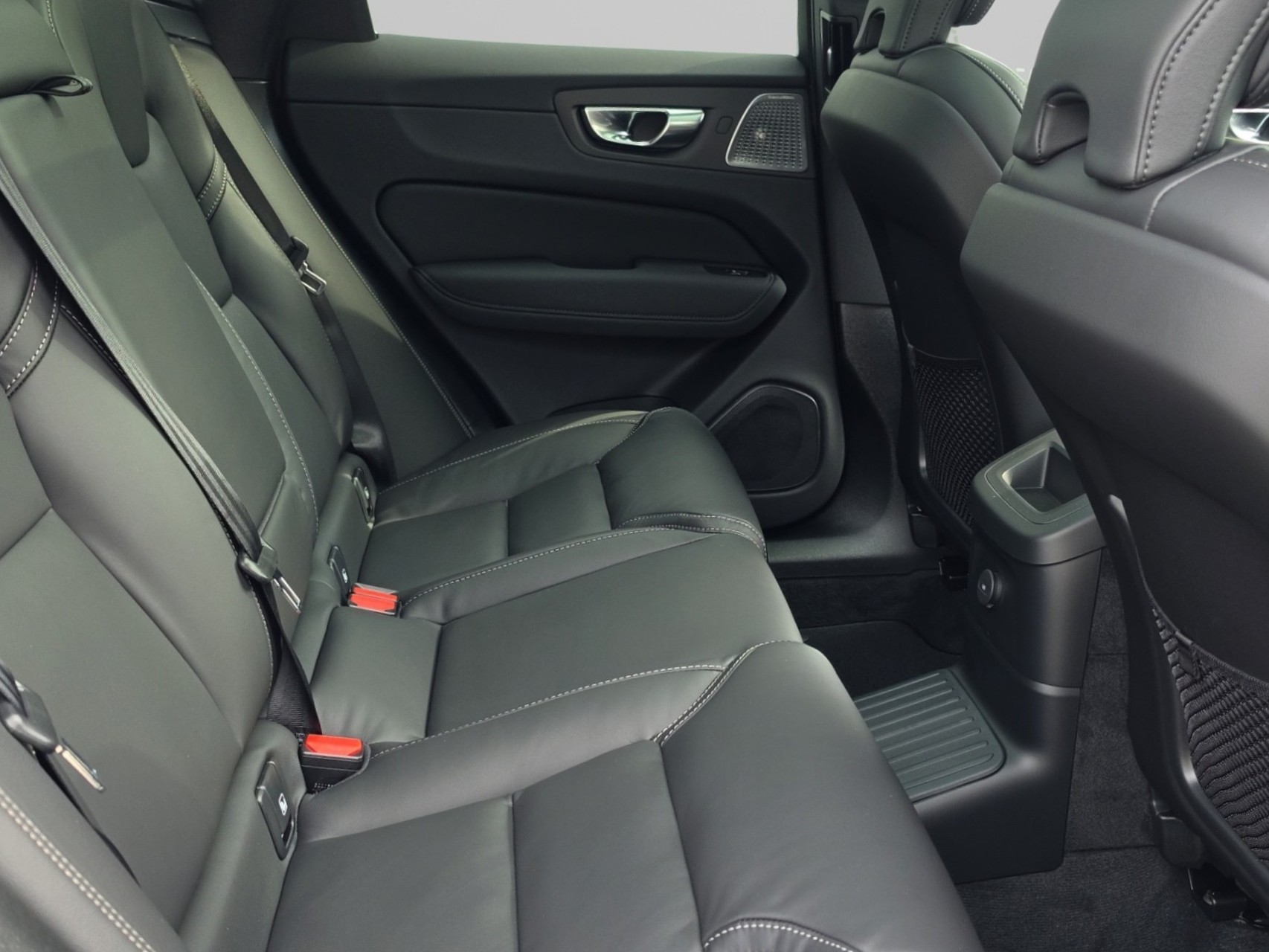 VOLVO XC60 2.0 T6 TE Black Edition eAWD-image-12