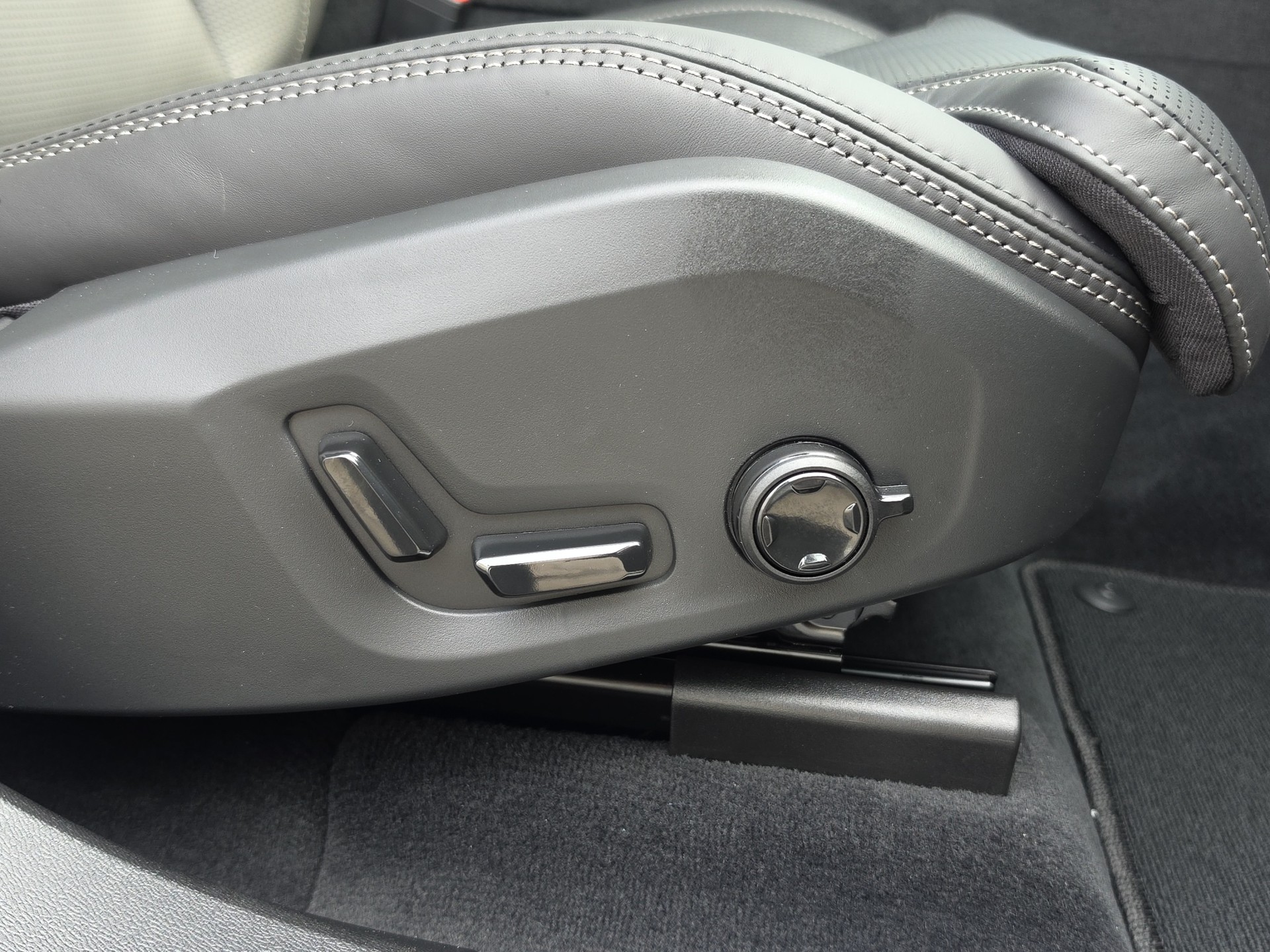 VOLVO XC60 2.0 T6 TE Black Edition eAWD-image-20