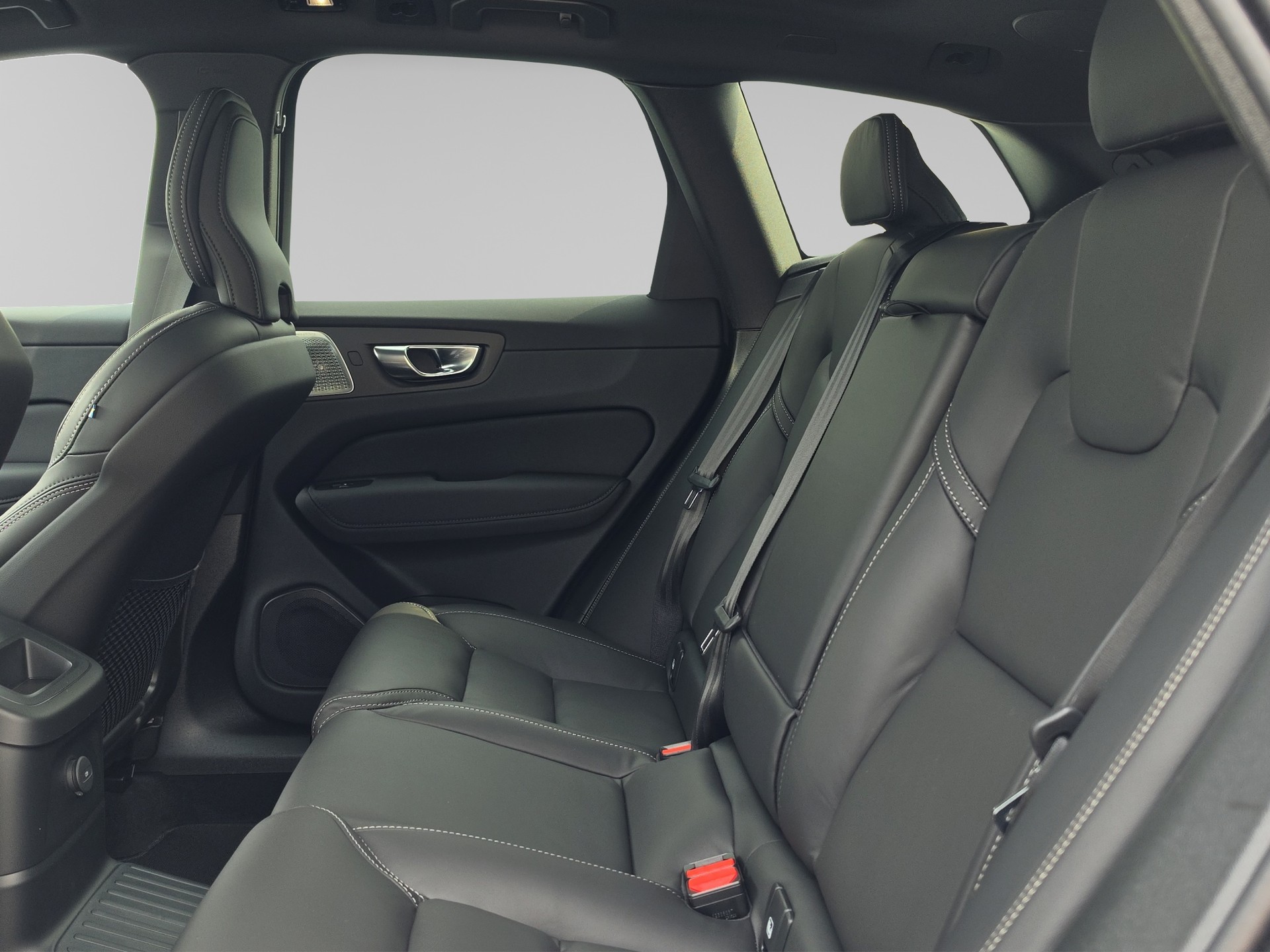 VOLVO XC60 2.0 T6 TE Black Edition eAWD-image-11