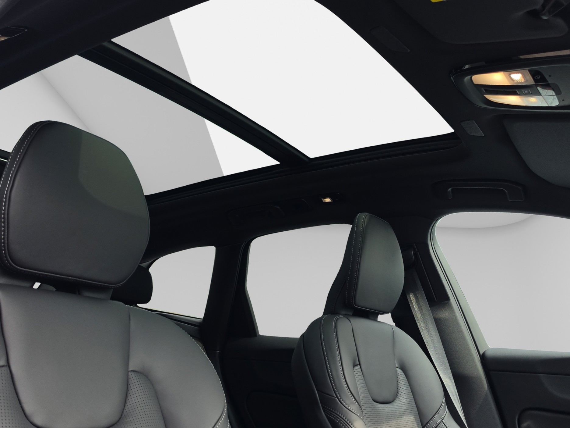 VOLVO XC60 2.0 T6 TE Black Edition eAWD-image-14