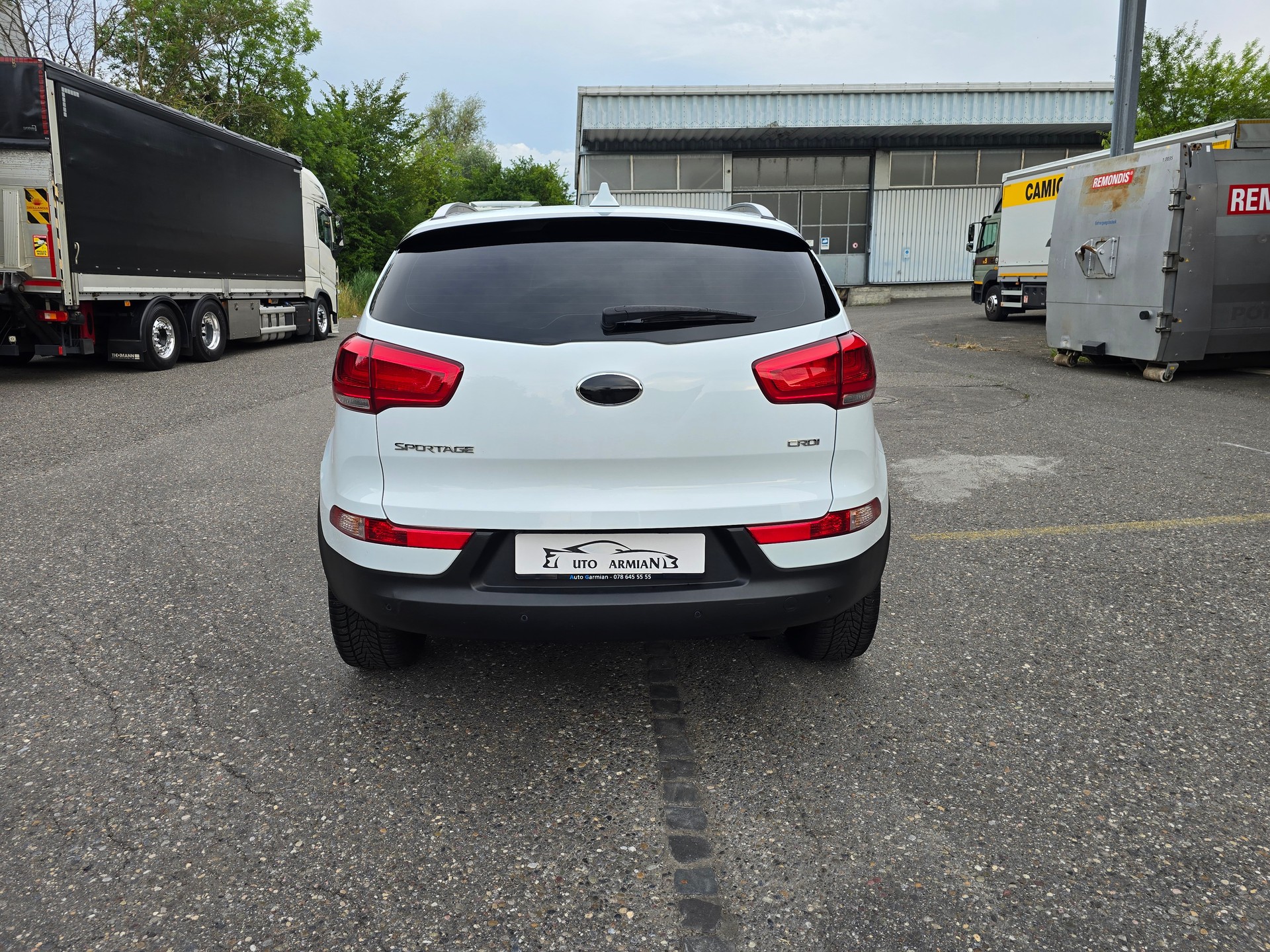 KIA Sportage 2.0 CRDi Style 4WD Automatic-image-3