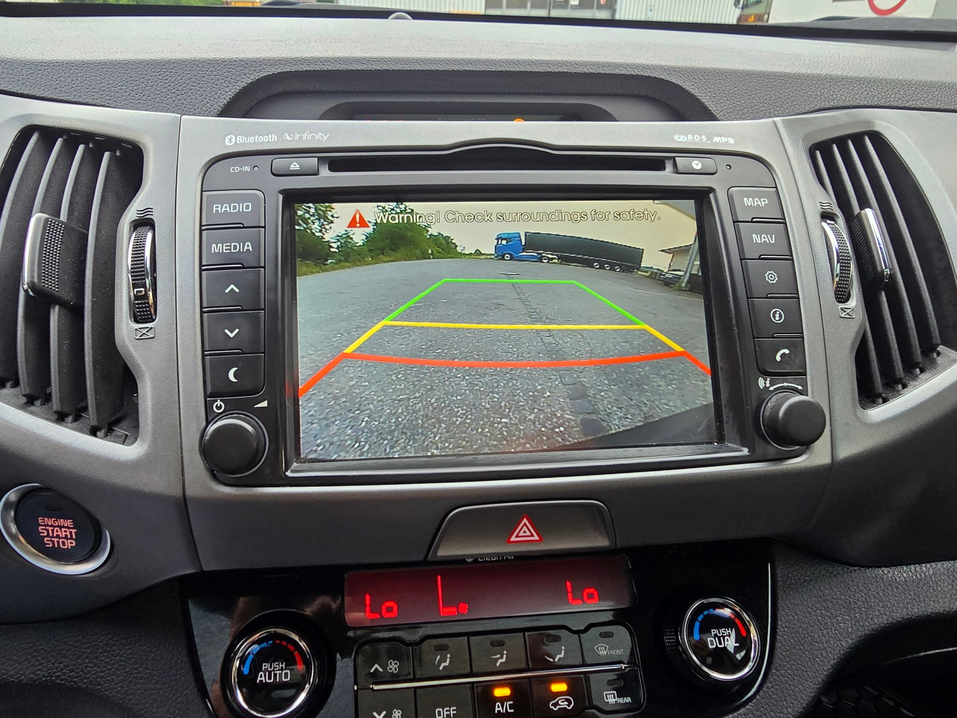KIA Sportage 2.0 CRDi Style 4WD Automatic-image-18