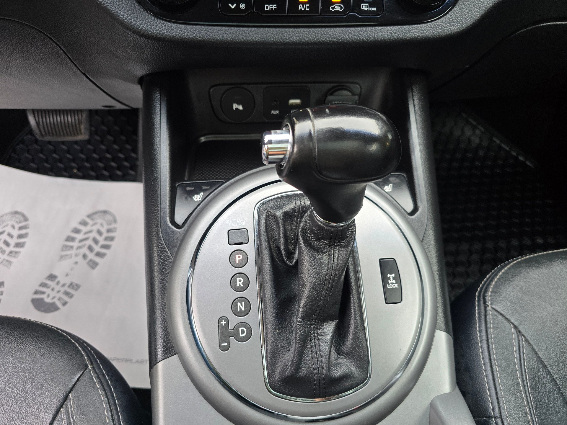 KIA Sportage 2.0 CRDi Style 4WD Automatic-image-16