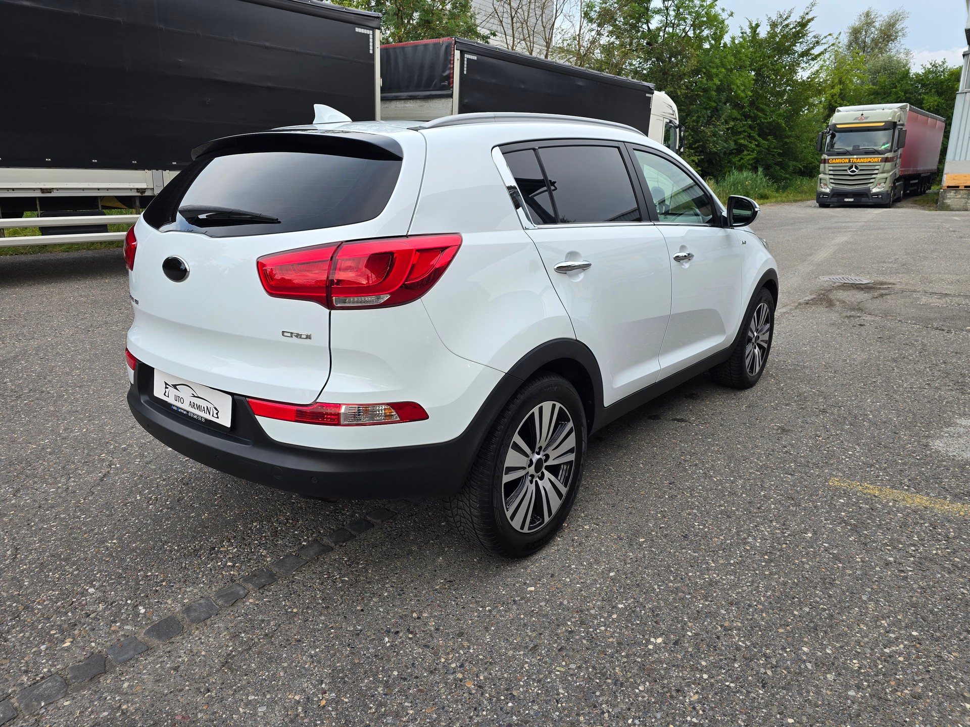 KIA Sportage 2.0 CRDi Style 4WD Automatic-image-5