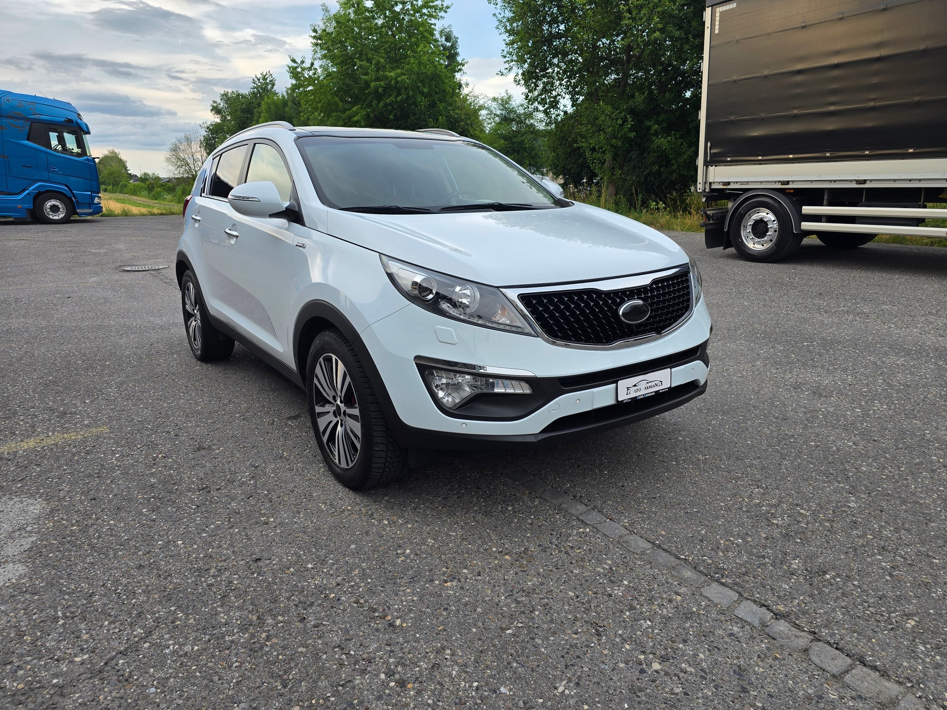 KIA Sportage 2.0 CRDi Style 4WD Automatic-image-2