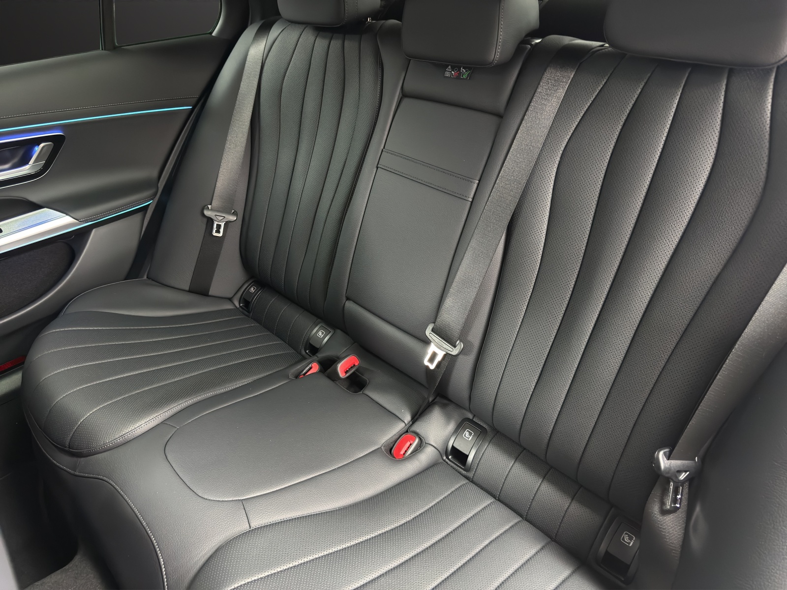 MERCEDES-BENZ E 220 d 4Matic 9G-Tronic-image-14