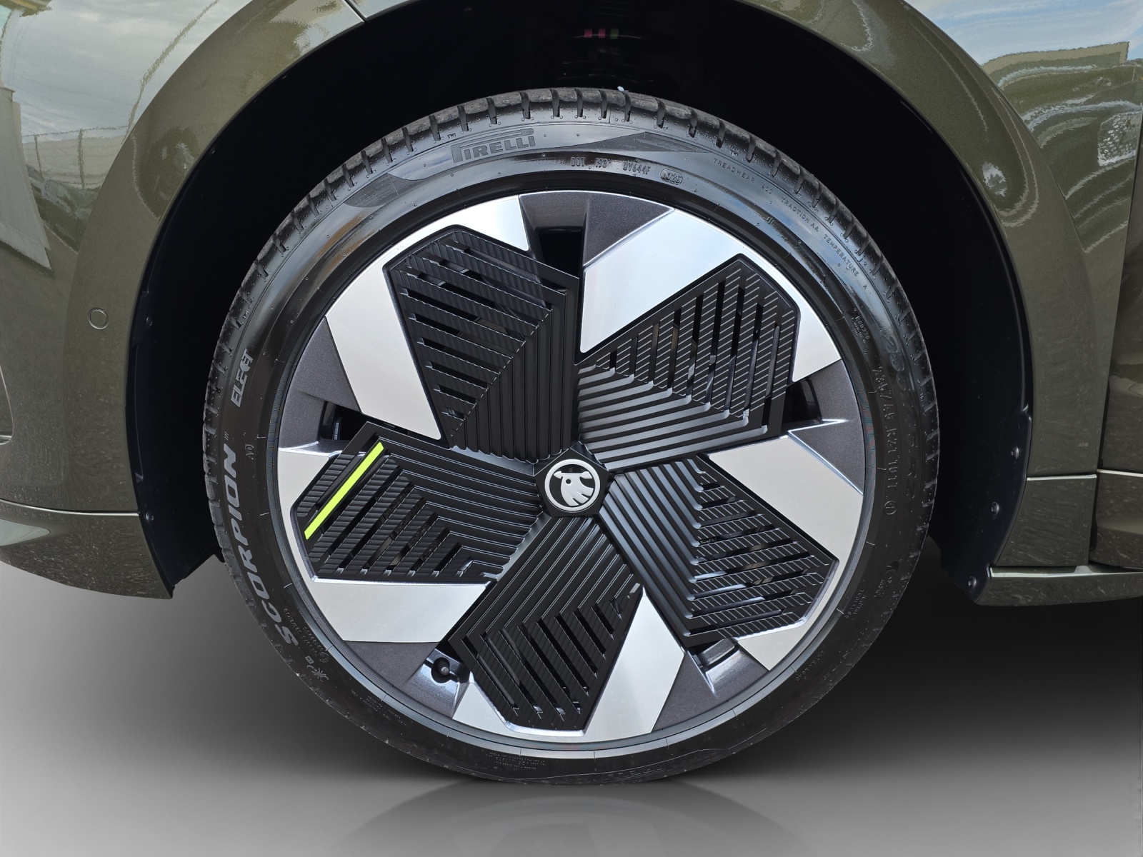 SKODA Enyaq 4x4 RS-image-13