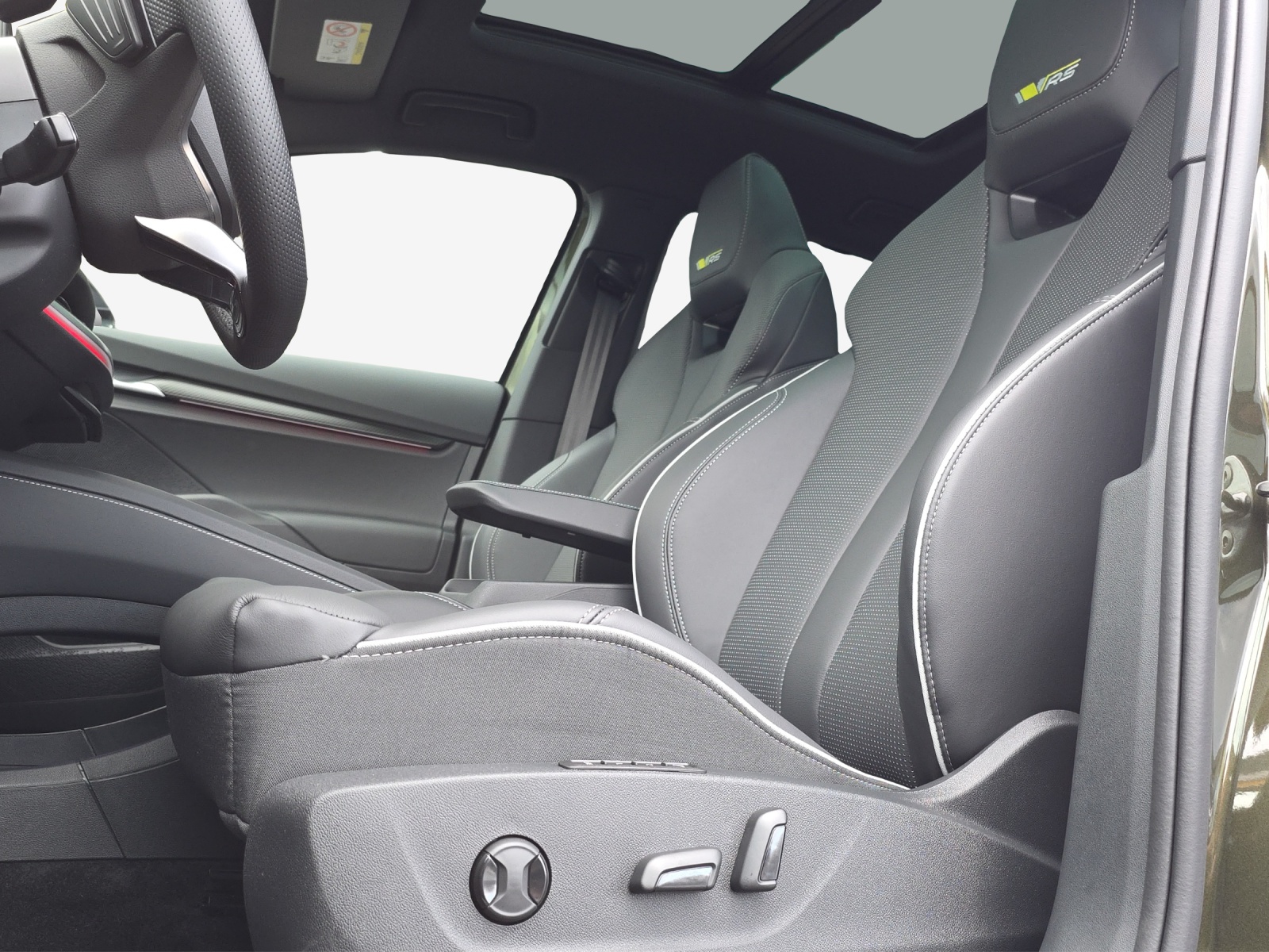 SKODA Enyaq 4x4 RS-image-15