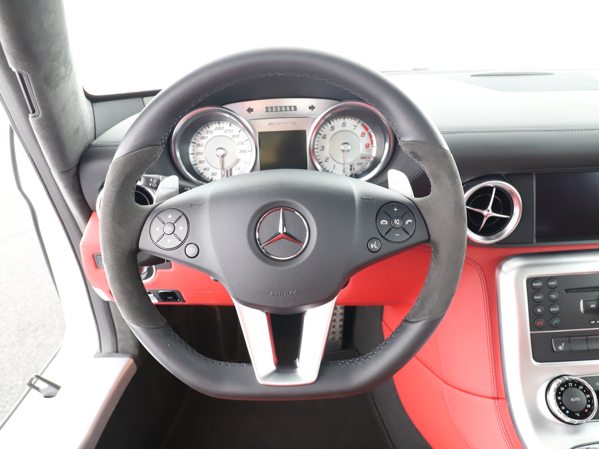 MERCEDES-BENZ SLS 63 AMG Speedshift-image-11