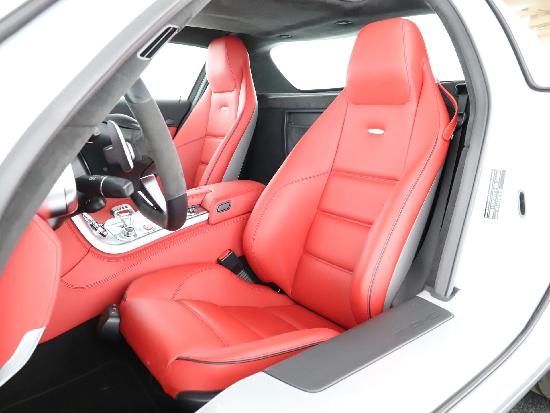 MERCEDES-BENZ SLS 63 AMG Speedshift-image-12