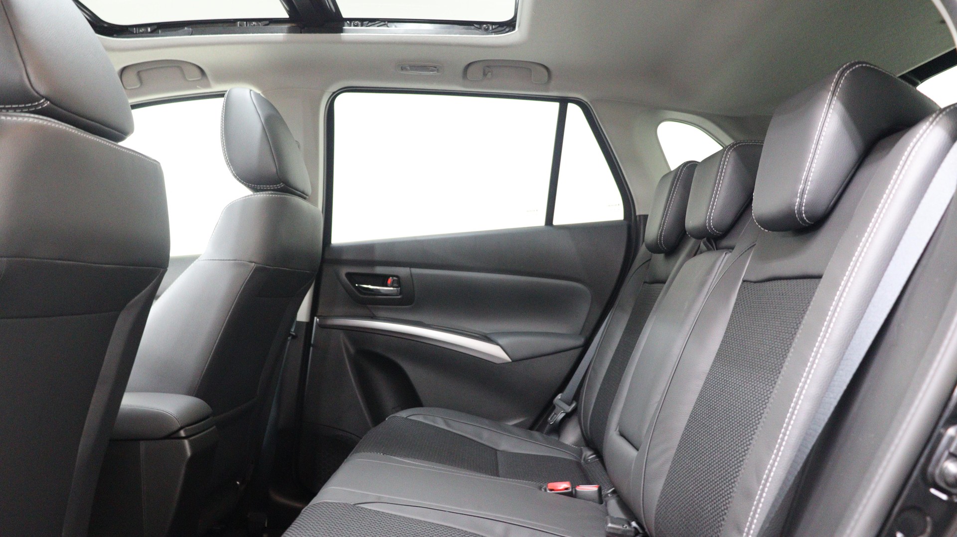 SUZUKI S-Cross 1.5 Compact Top Hybrid 4x4-image-3
