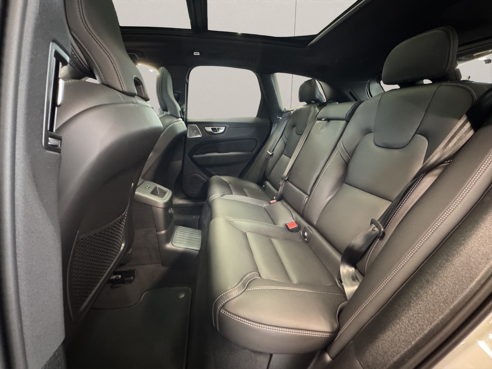 VOLVO XC60 2.0 T8 TE Black Edition eAWD-image-14