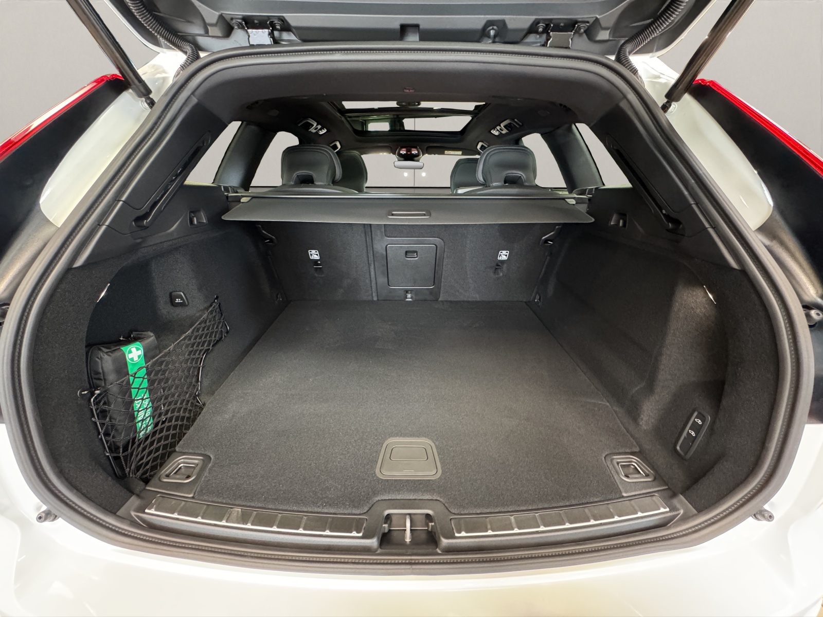 VOLVO XC60 2.0 T8 TE Black Edition eAWD-image-15